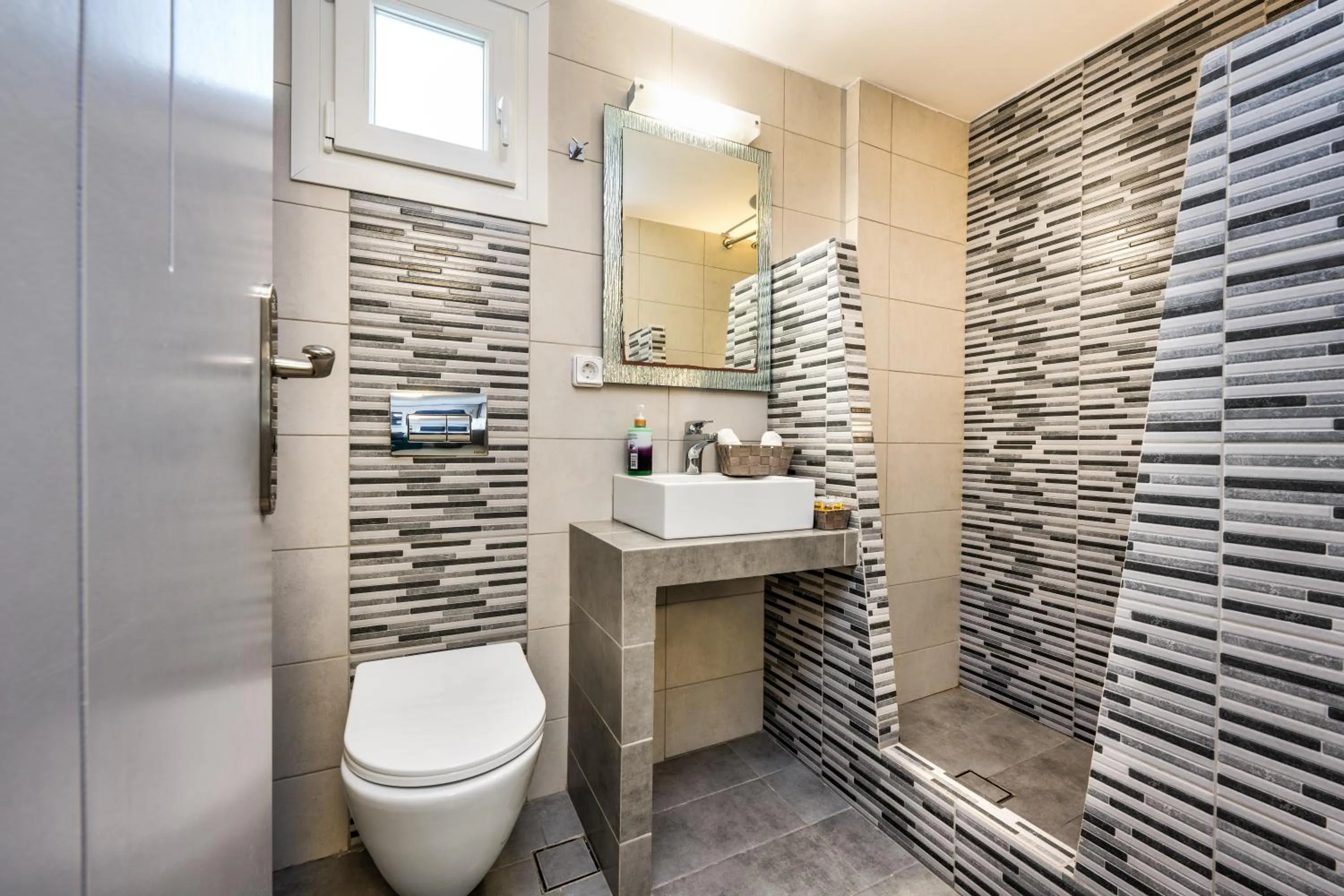 Toilet in Honeymoon Beach Studios