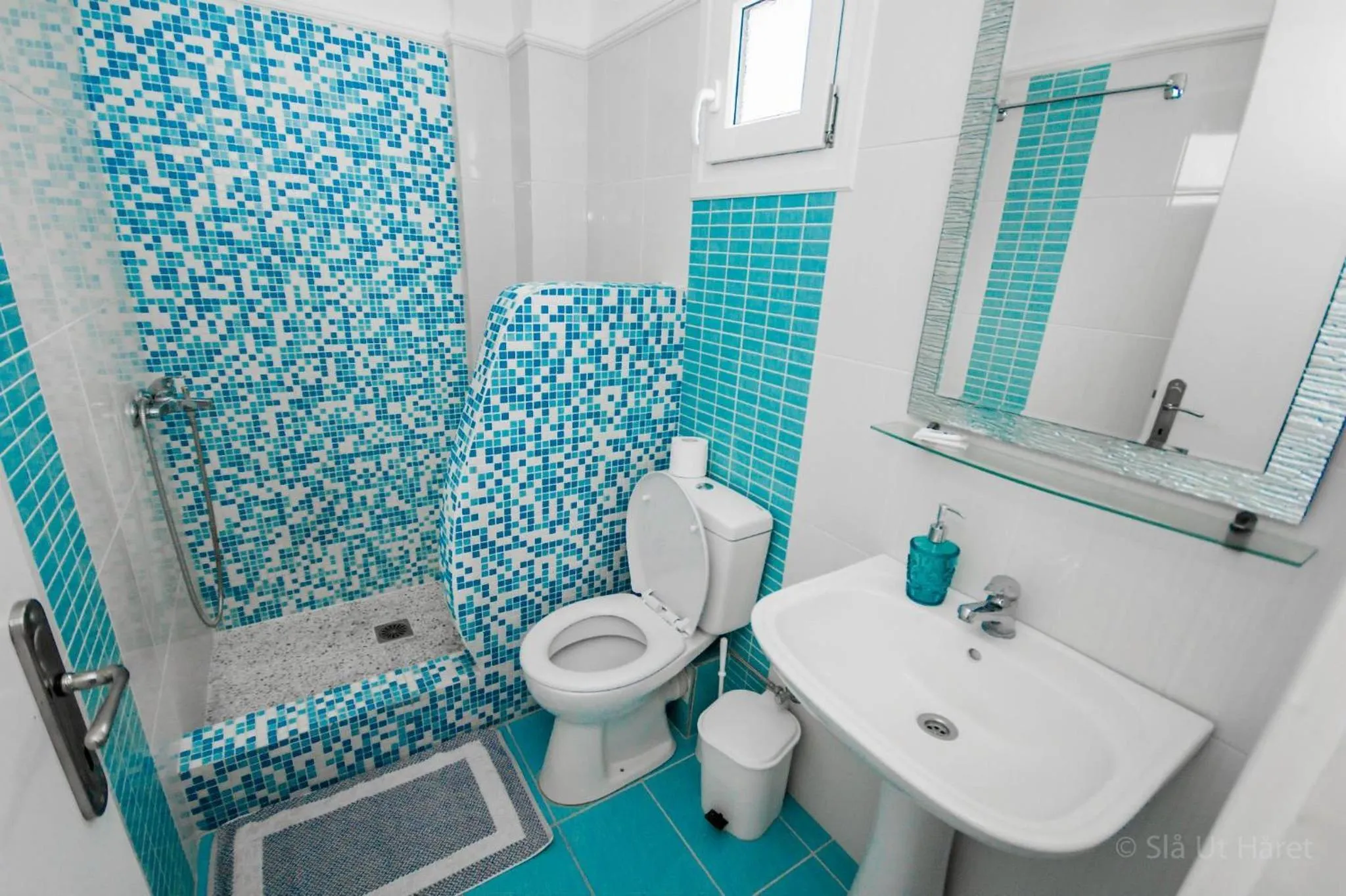 Bathroom in Honeymoon Beach Studios