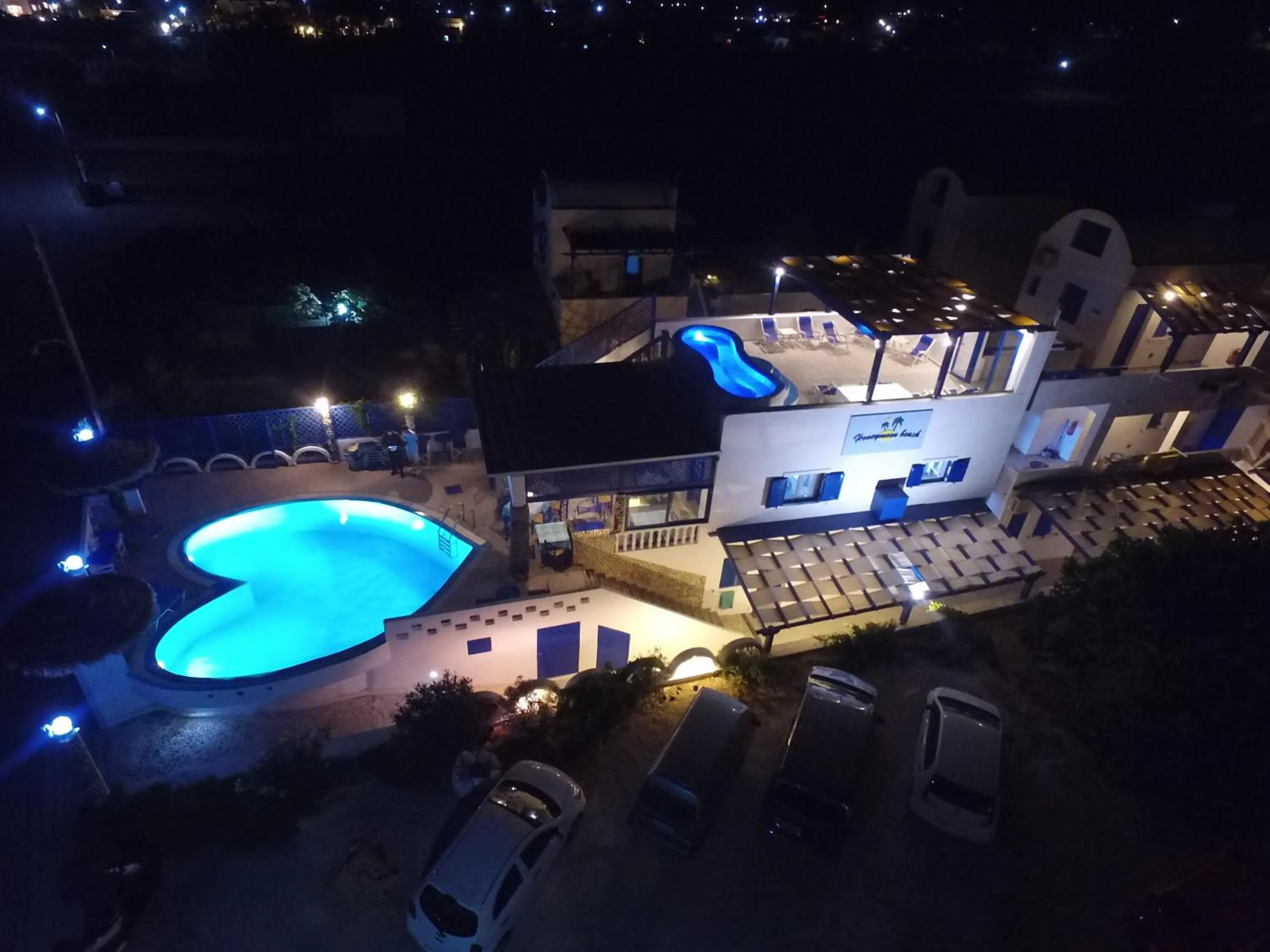 Restaurant/places to eat in Honeymoon Beach Studios