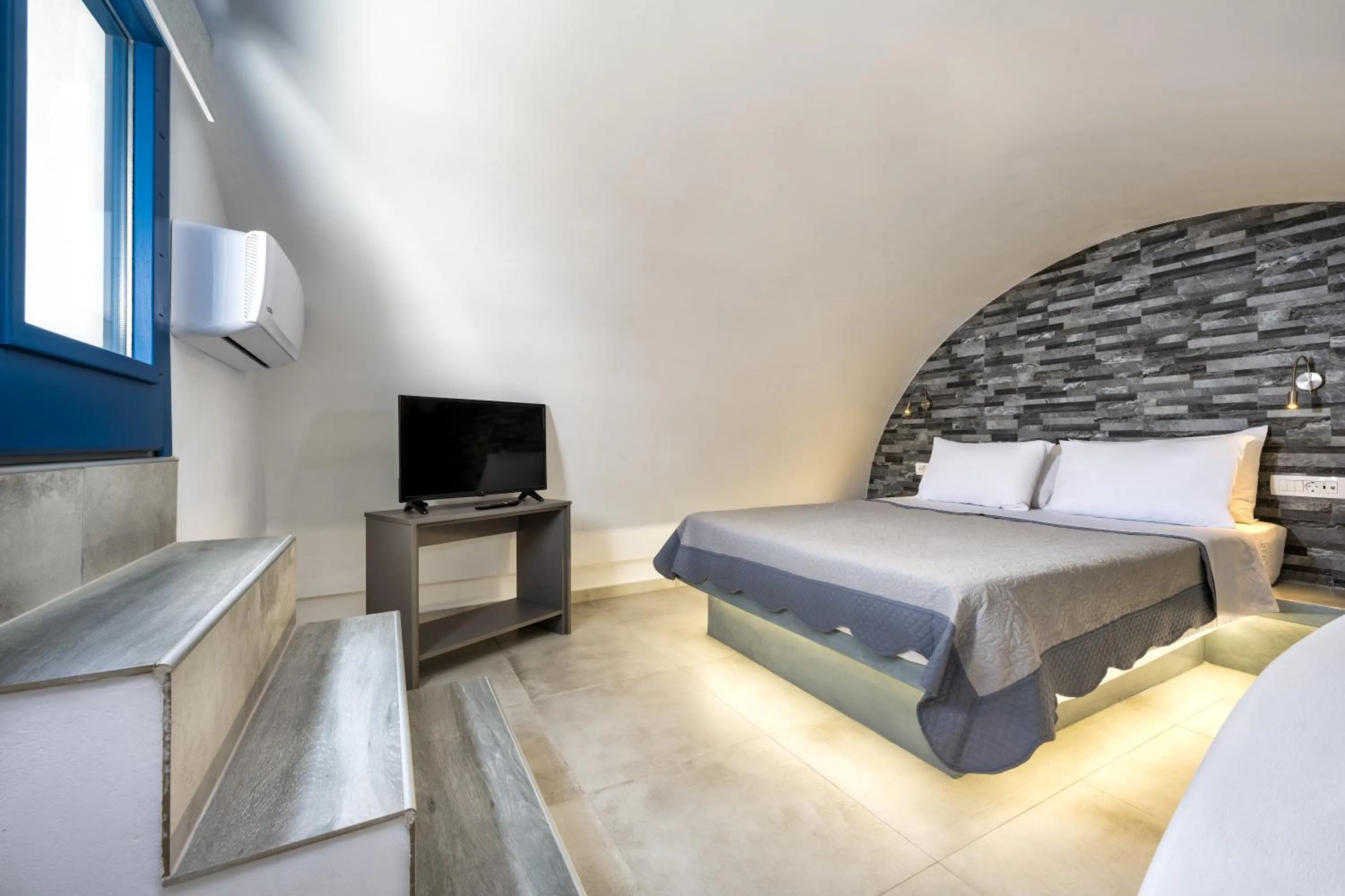 Bedroom, Bed in Honeymoon Beach Studios