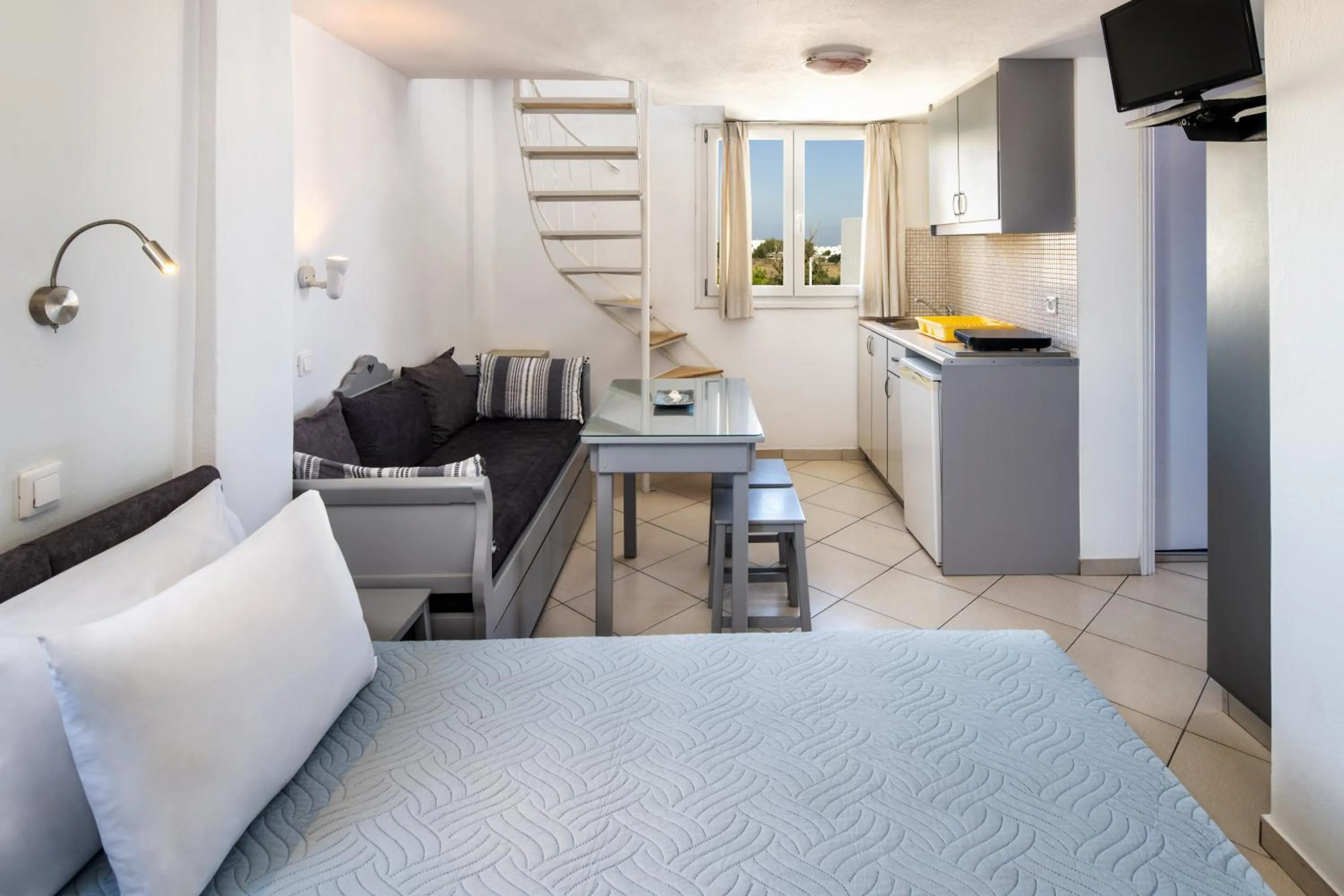 Kitchen or kitchenette in Honeymoon Beach Studios