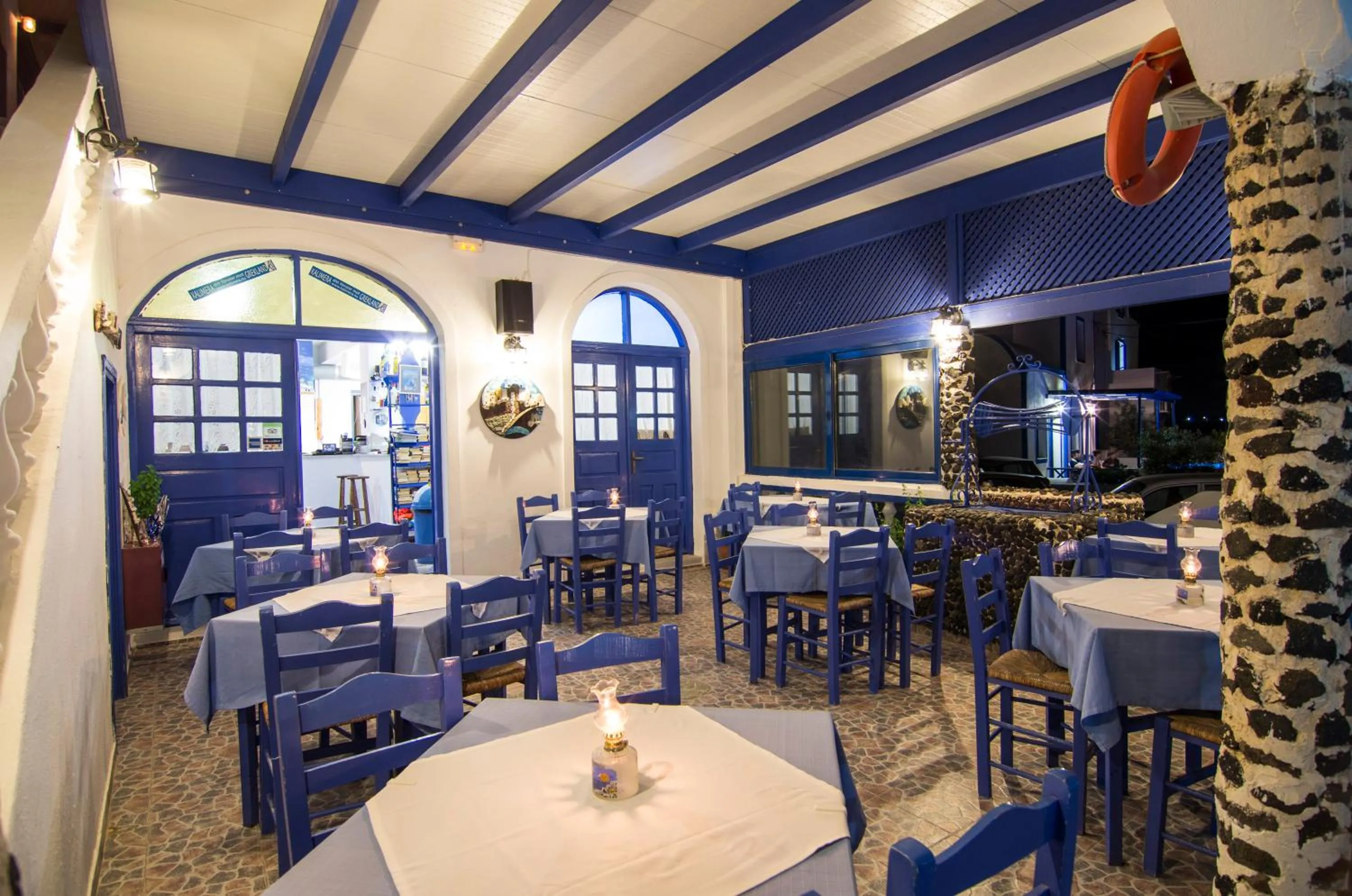 Restaurant/places to eat in Honeymoon Beach Studios