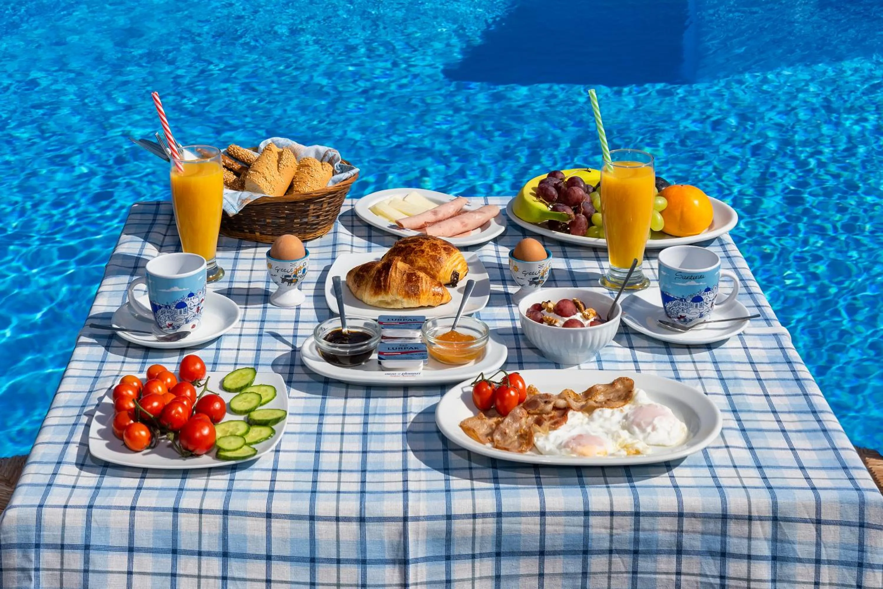 Food in Honeymoon Beach Studios