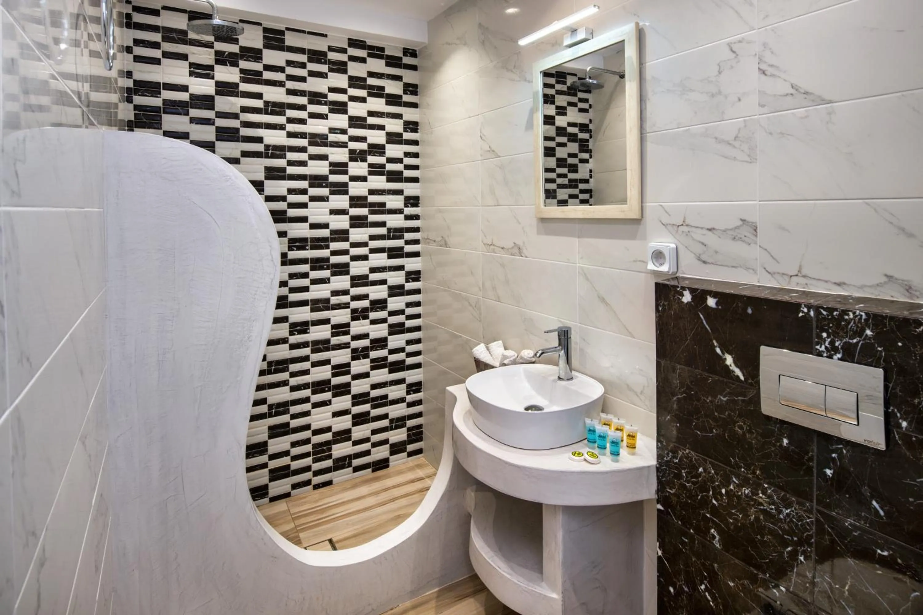 Bathroom in Honeymoon Beach Studios