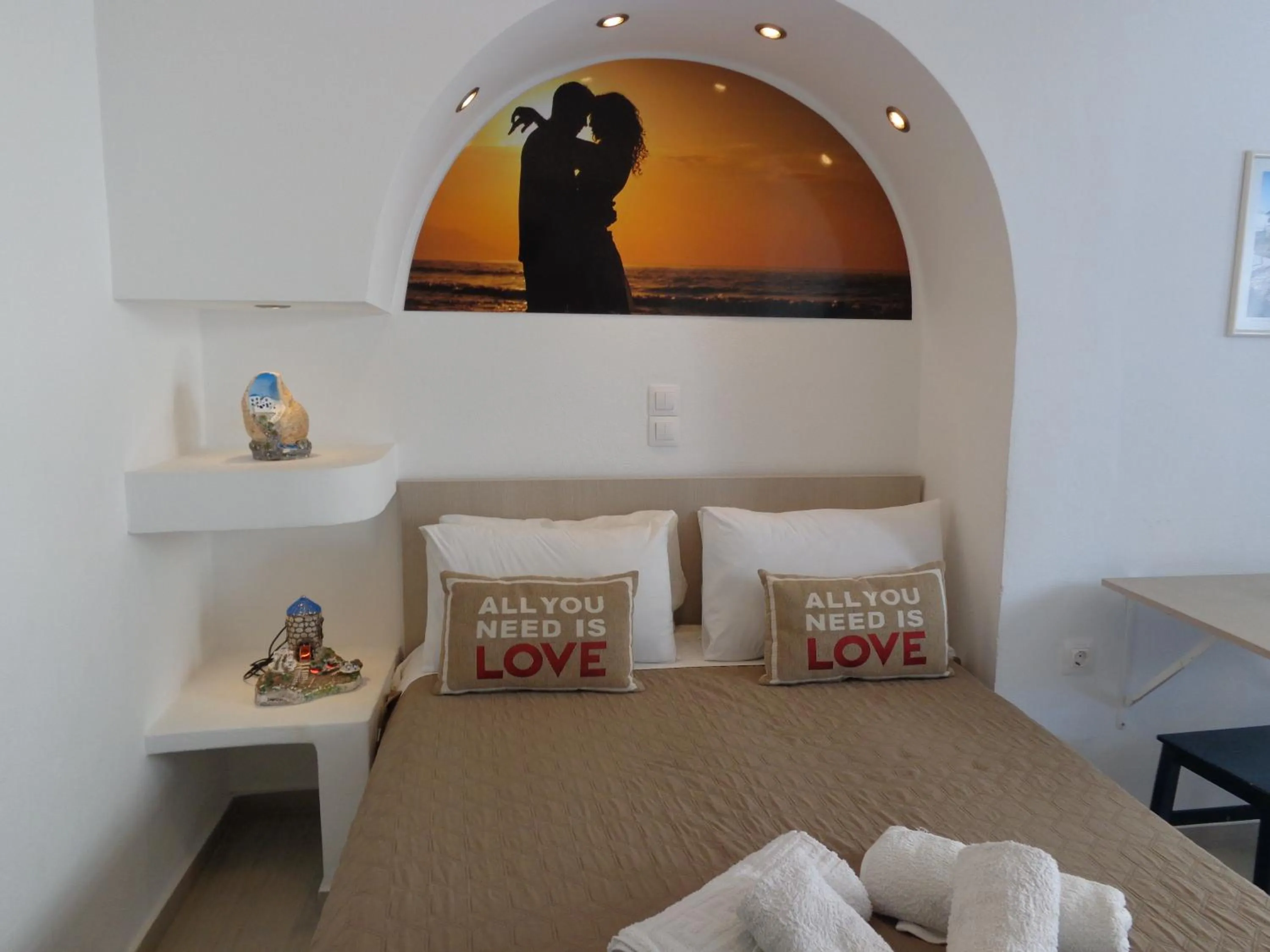 Bed in Honeymoon Beach Studios