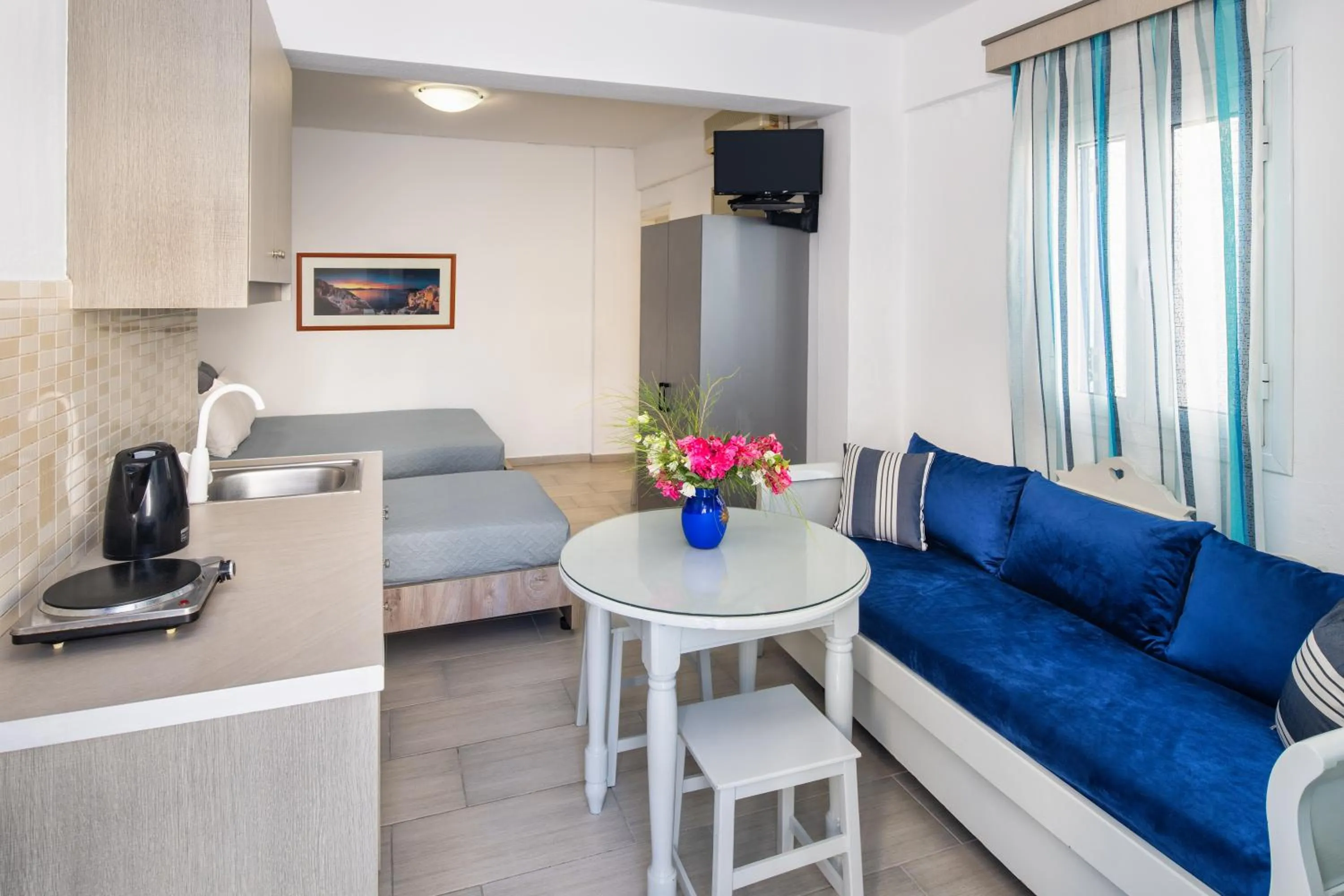 TV and multimedia, Bed in Honeymoon Beach Studios