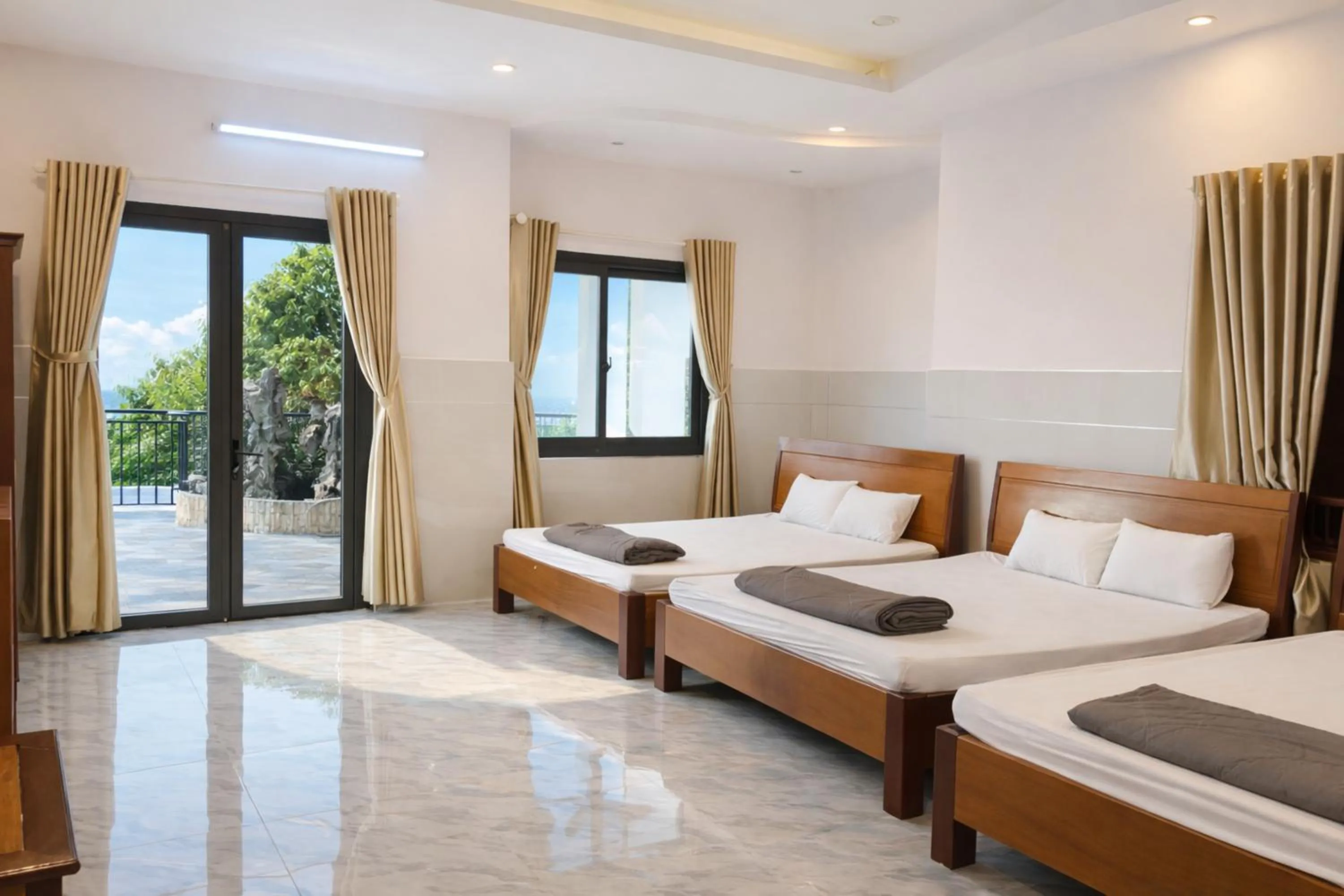 Photo of the whole room, Bed in Hoàng Linh Hotel