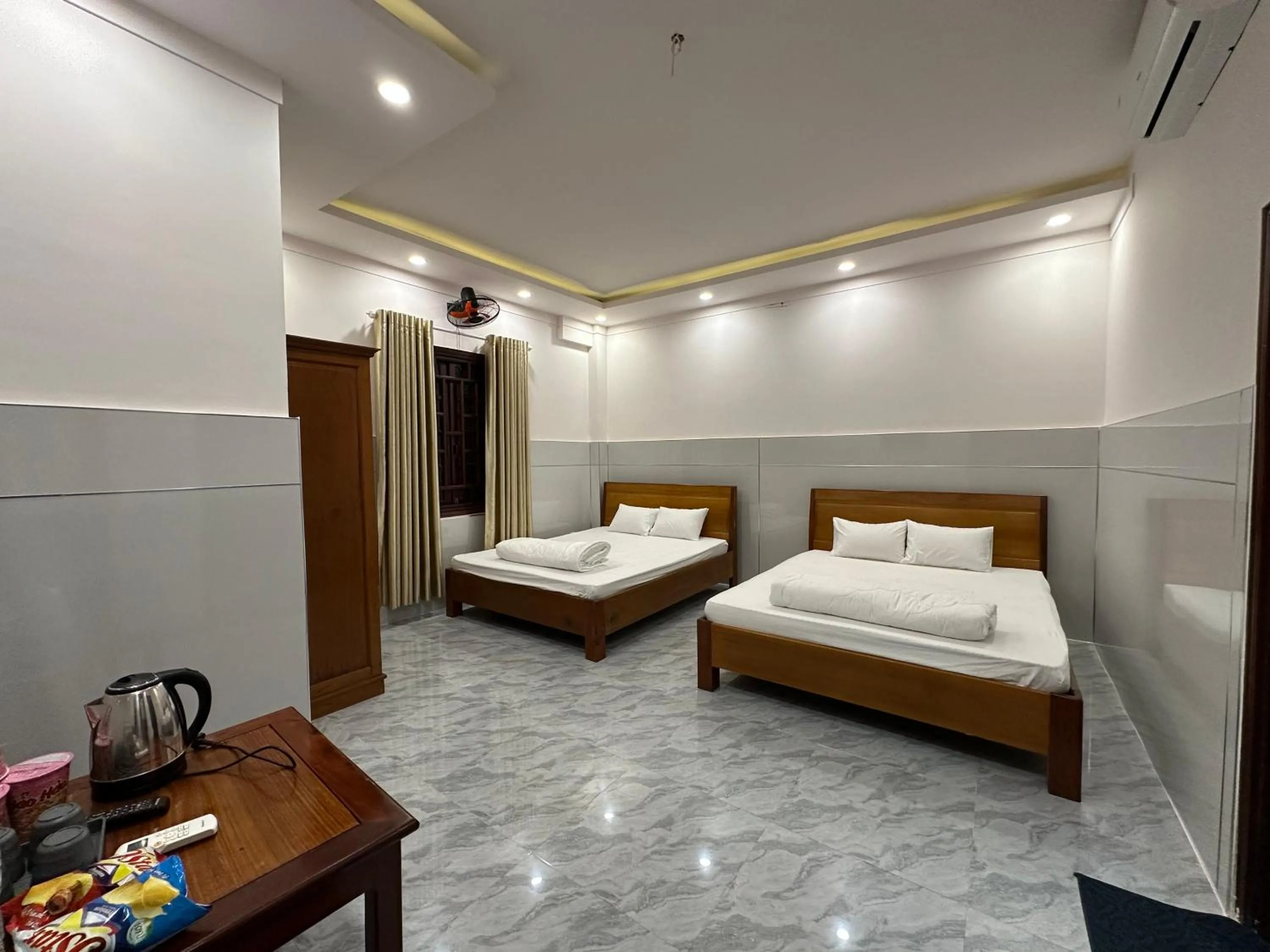 Bedroom, Bed in Hoàng Linh Hotel