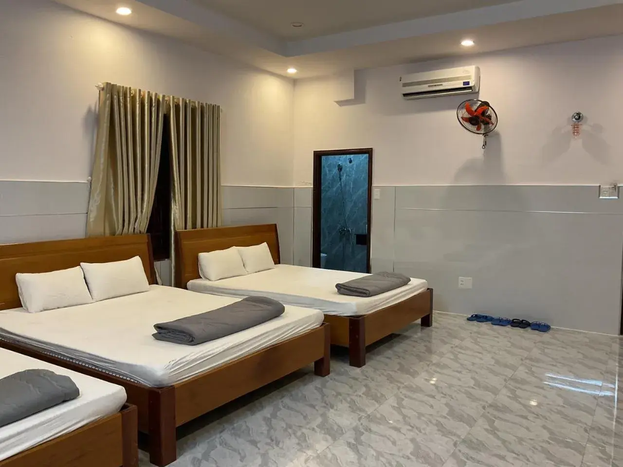 Bedroom, Bed in Hoàng Linh Hotel Bedroom, Bed in Hoàng Linh Hotel