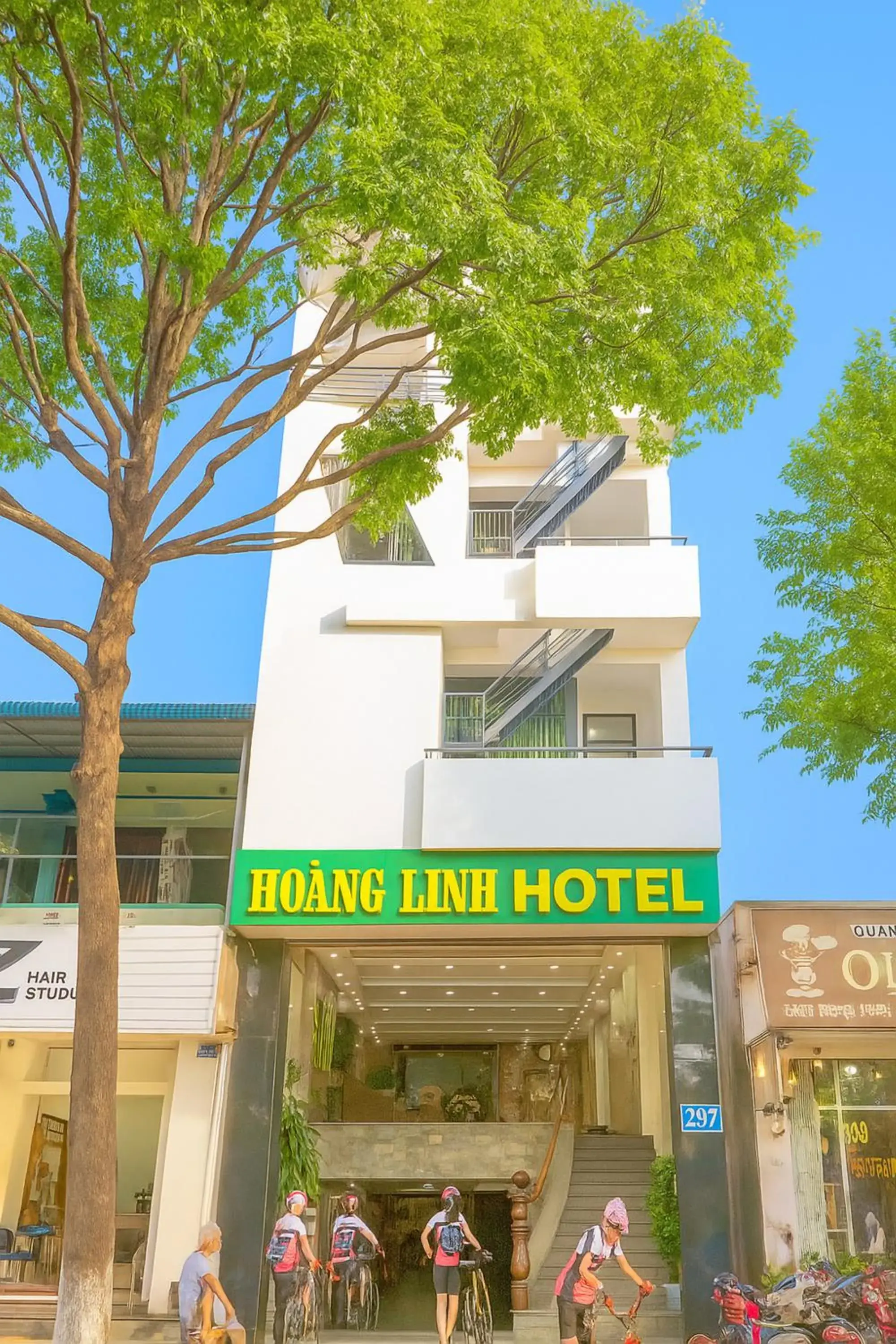 Property building in Hoàng Linh Hotel Property building in Hoàng Linh Hotel