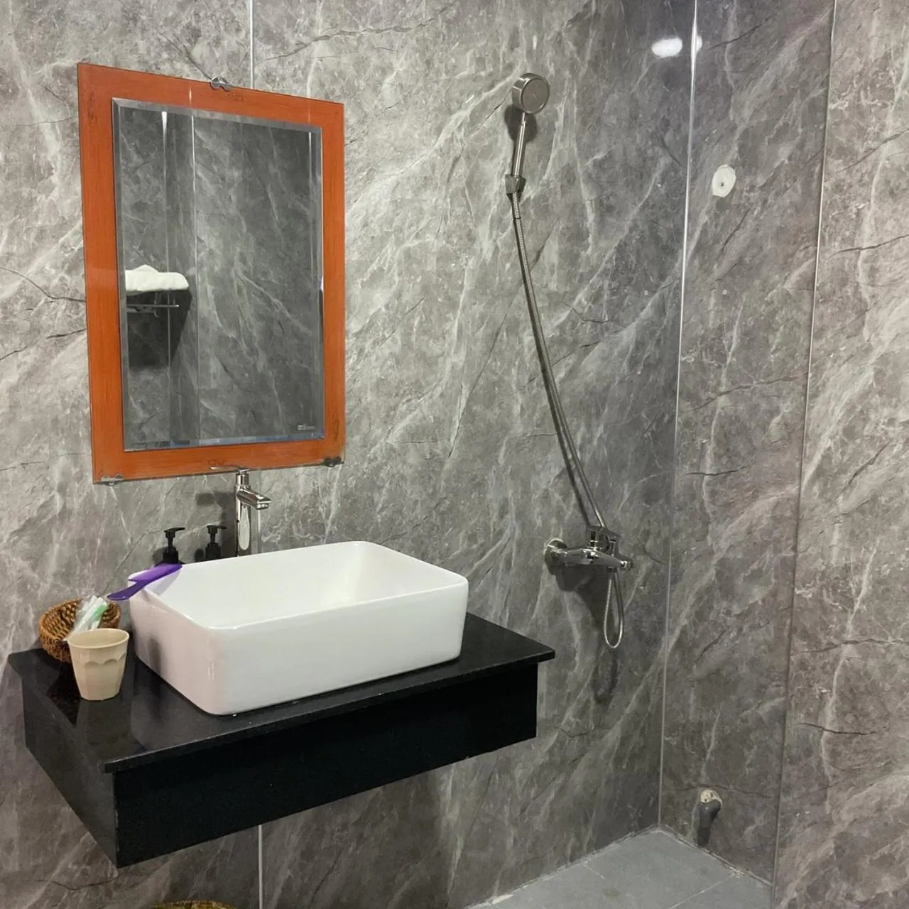 Bathroom in Hoàng Linh Hotel