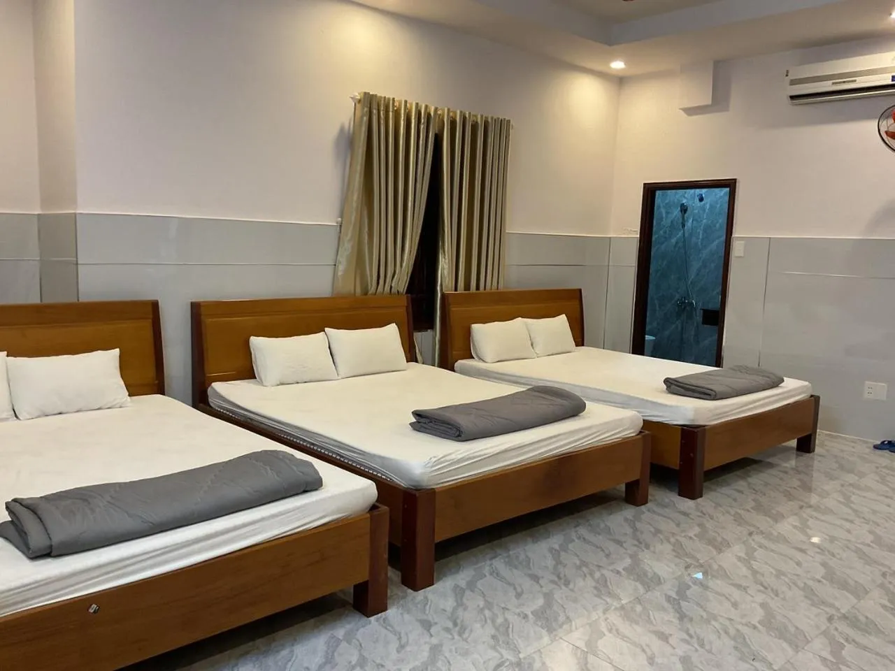 Bedroom, Bed in Hoàng Linh Hotel