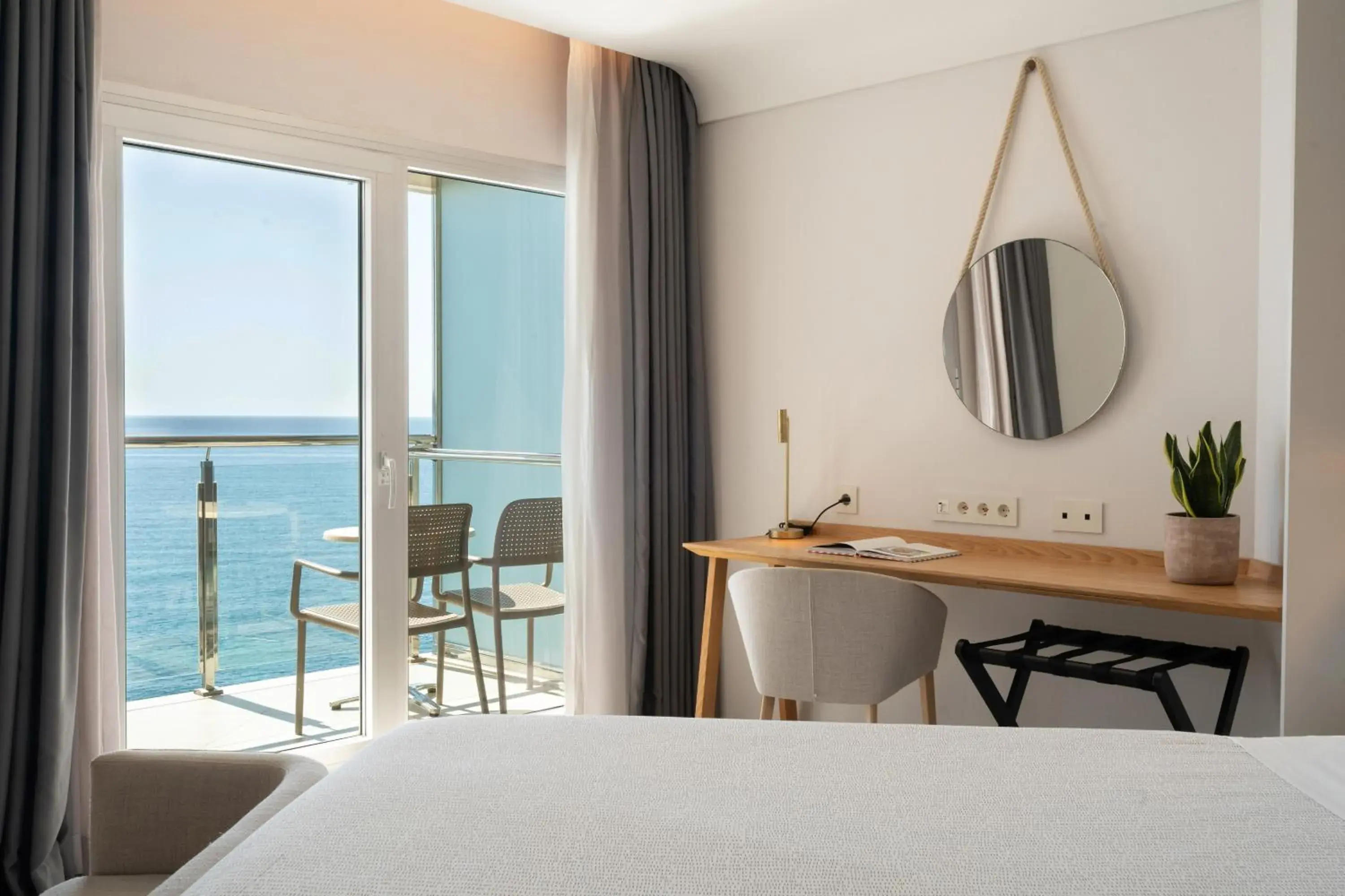 Bed in INNSiDE by Meliá Alicante Porta Maris Bed in INNSiDE by Meliá Alicante Porta Maris