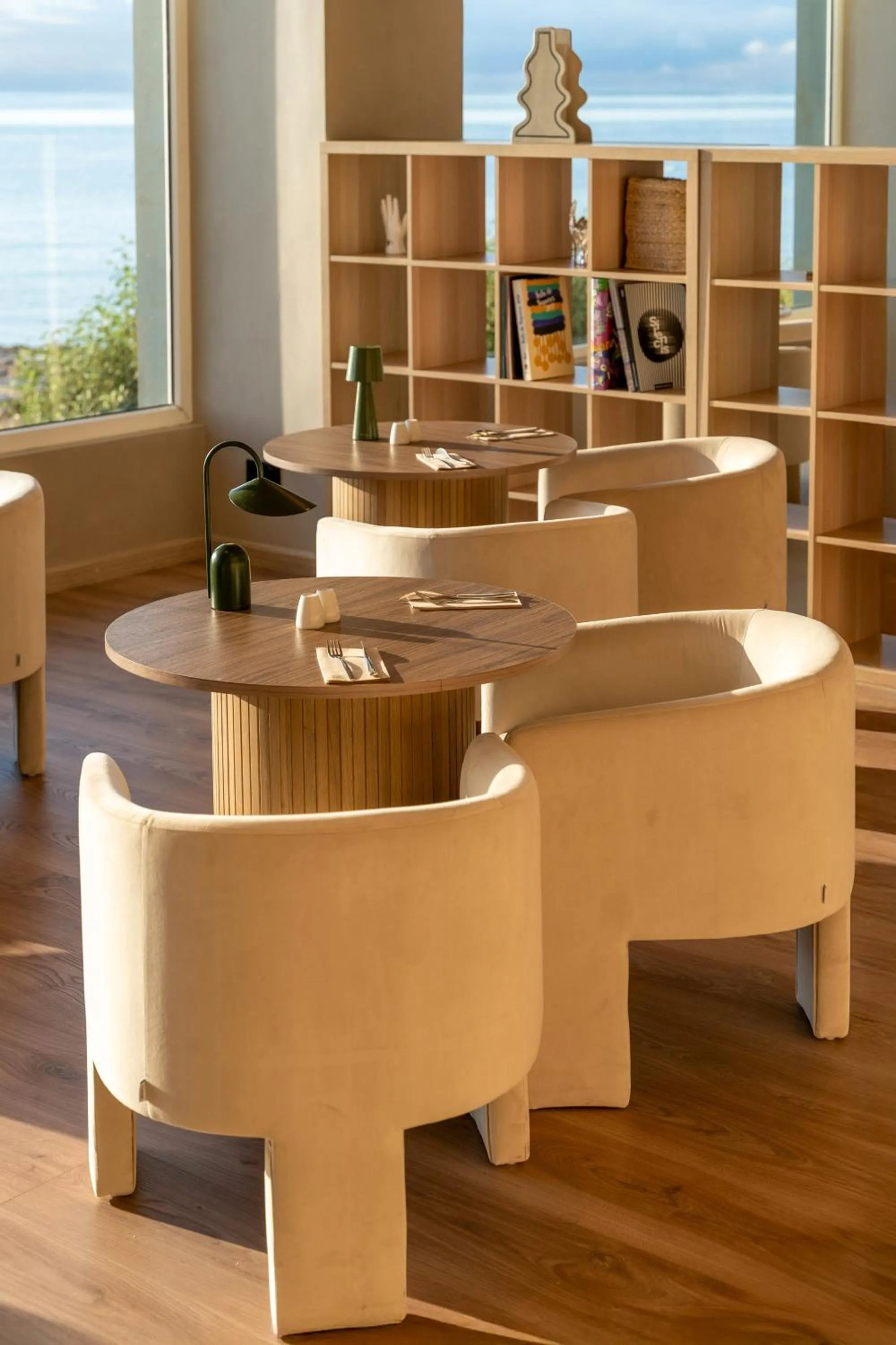 Library in INNSiDE by Meliá Alicante Porta Maris