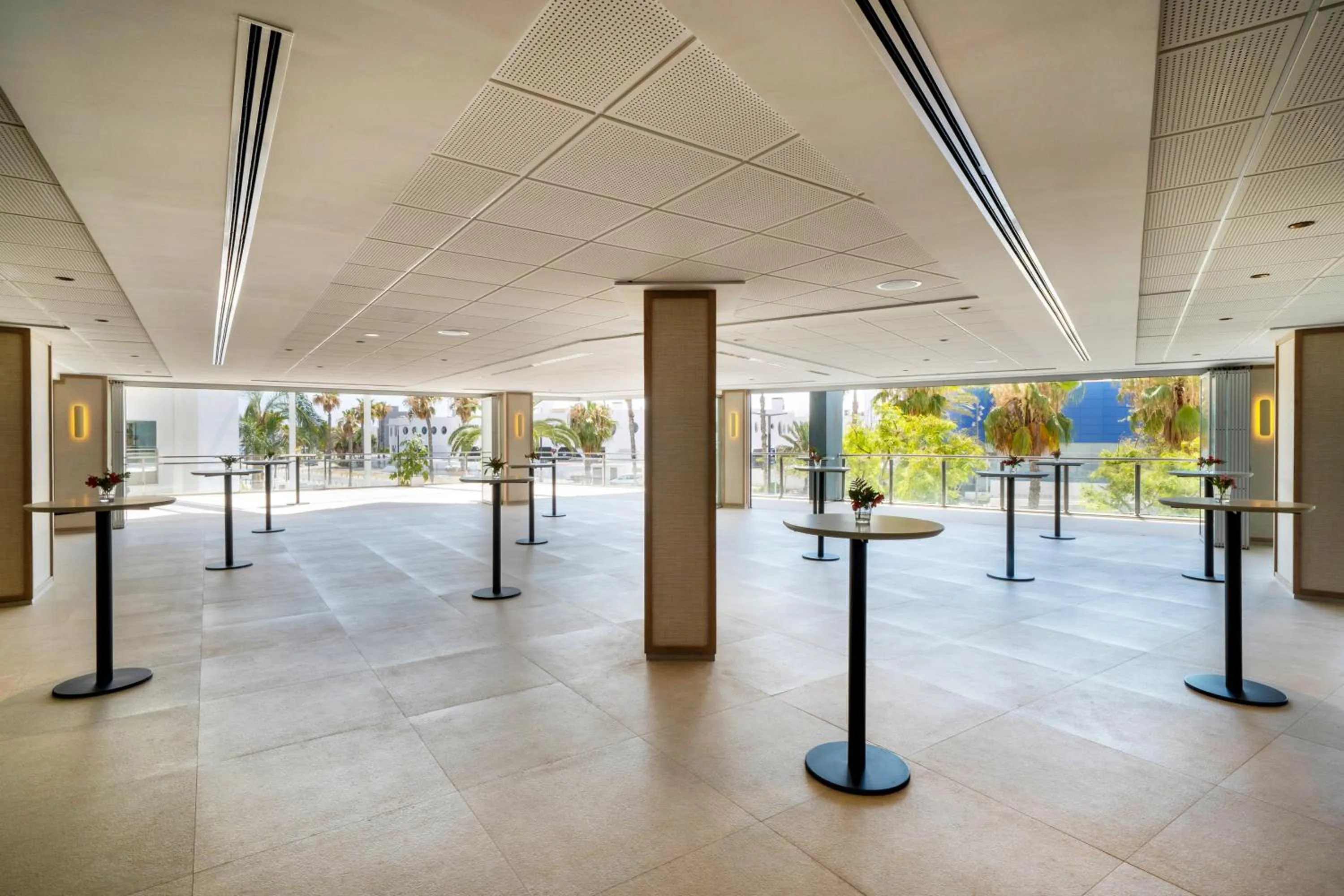 Meeting/conference room in INNSiDE by Meliá Alicante Porta Maris