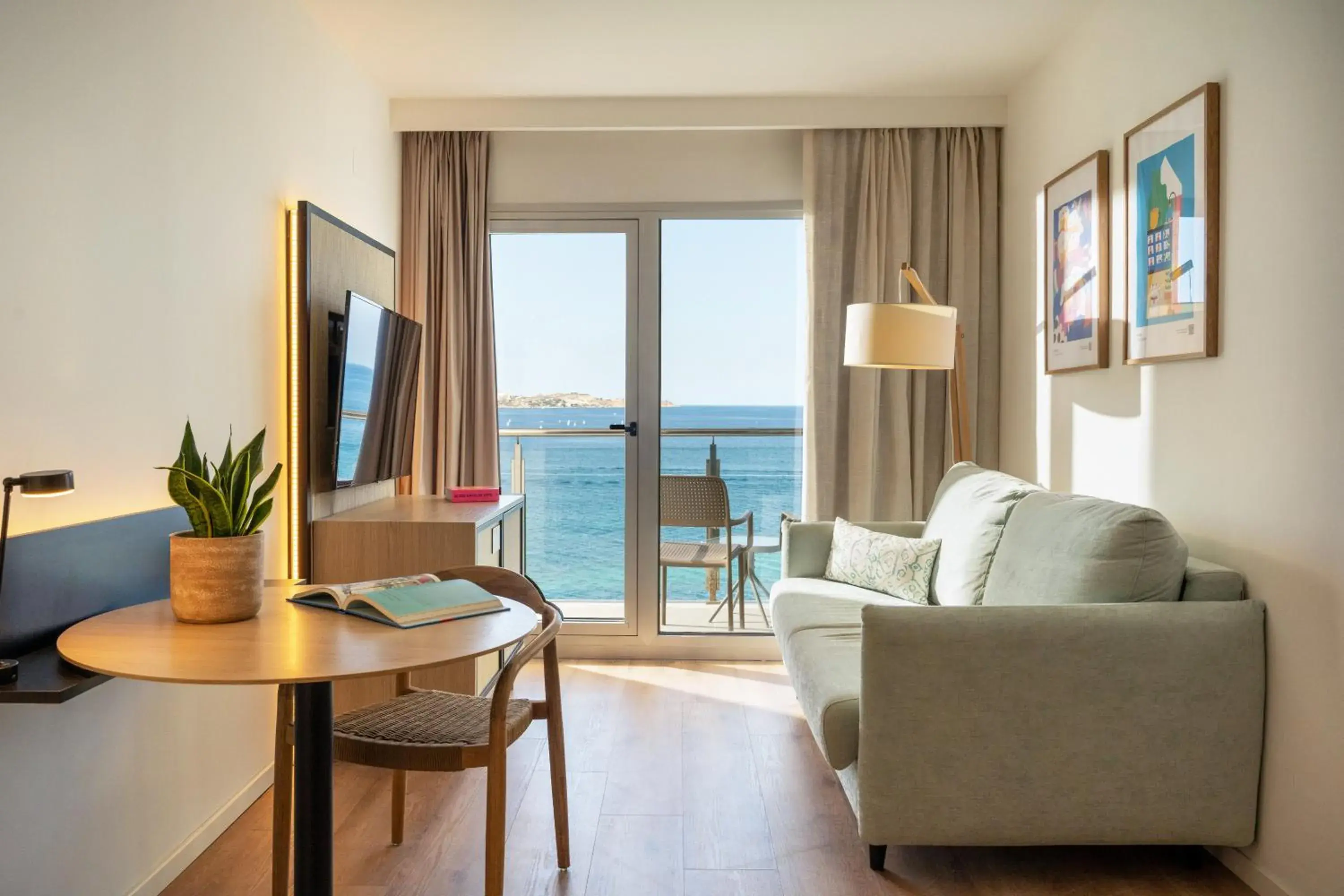 Living room in INNSiDE by Meliá Alicante Porta Maris Living room in INNSiDE by Meliá Alicante Porta Maris