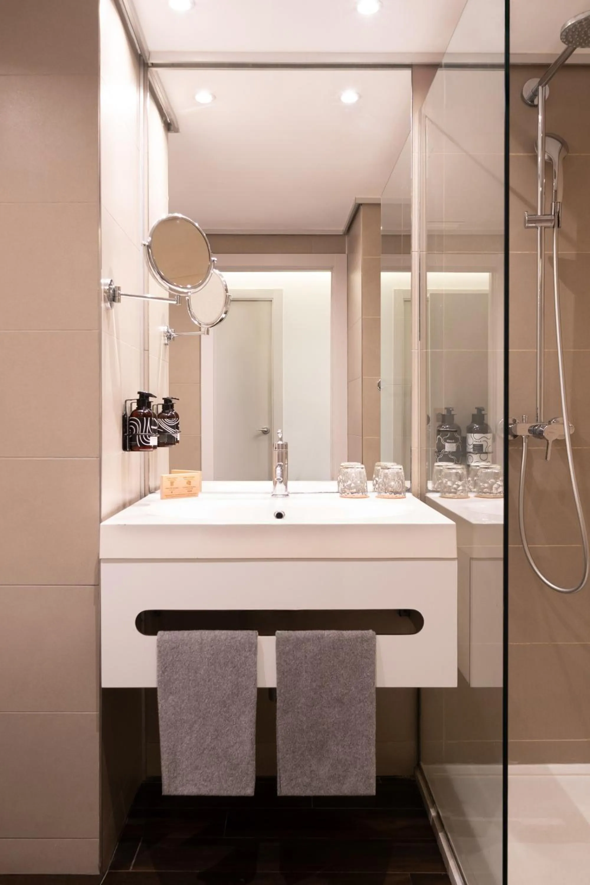 Shower in INNSiDE by Meliá Alicante Porta Maris