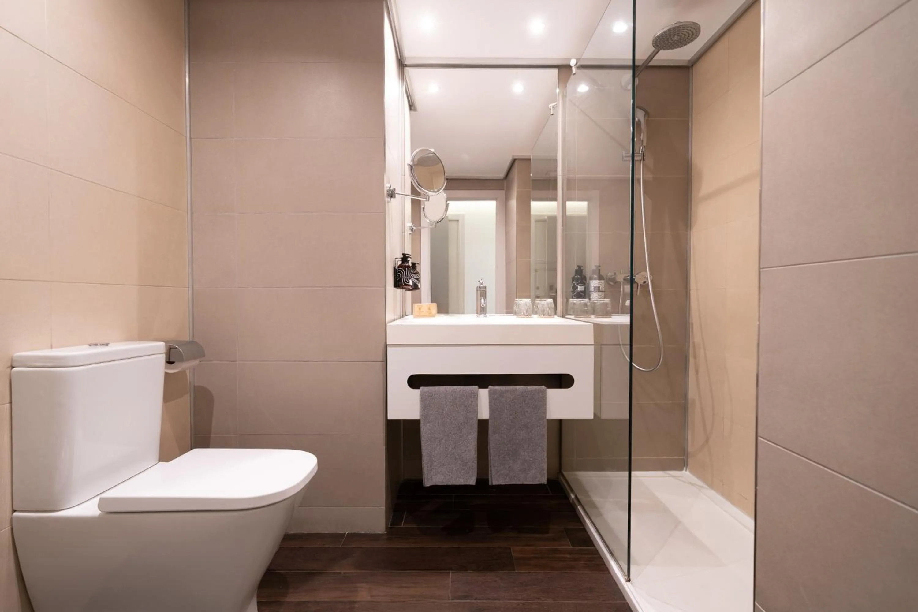 Shower in INNSiDE by Meliá Alicante Porta Maris