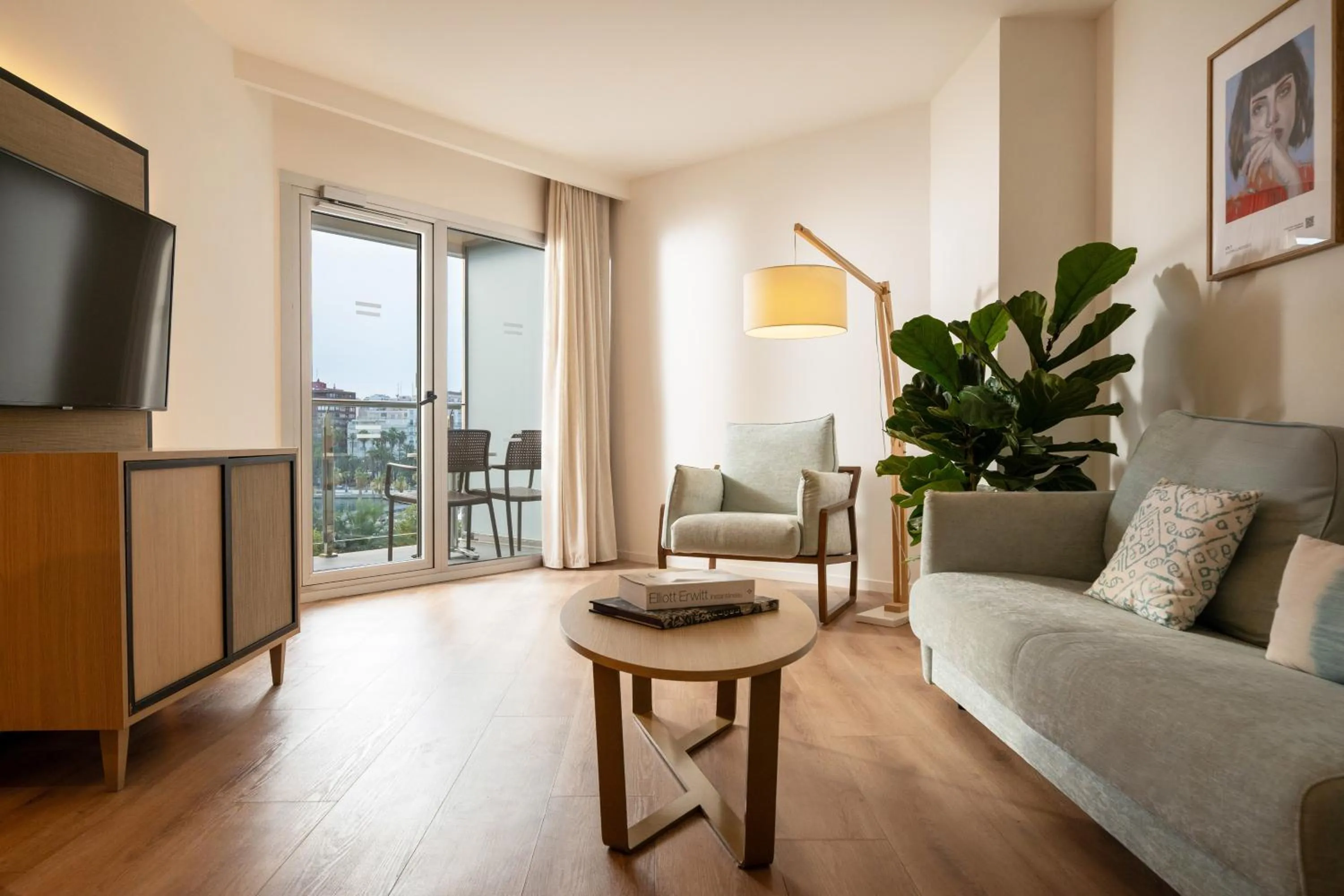 Living room in INNSiDE by Meliá Alicante Porta Maris