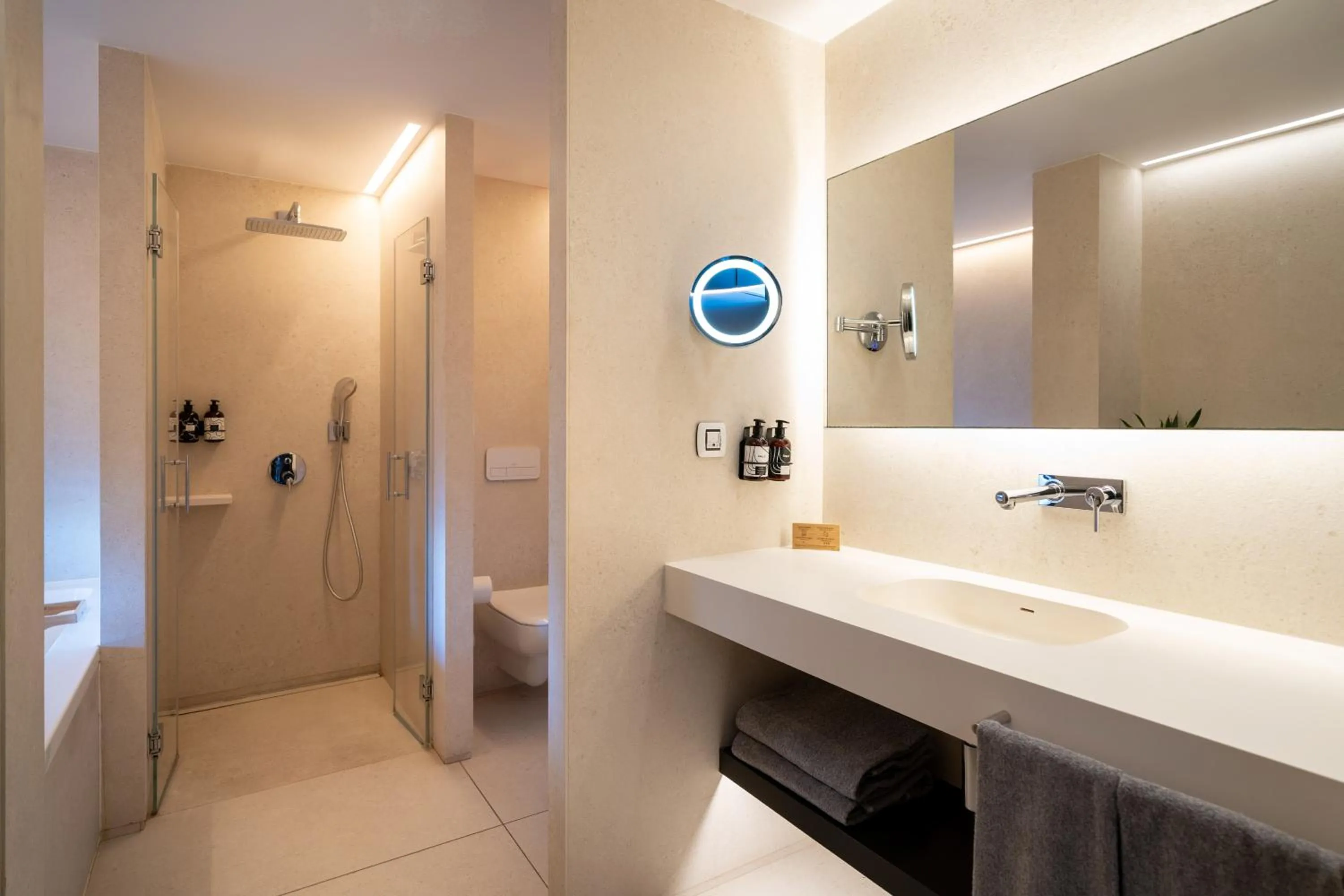 Shower in INNSiDE by Meliá Alicante Porta Maris