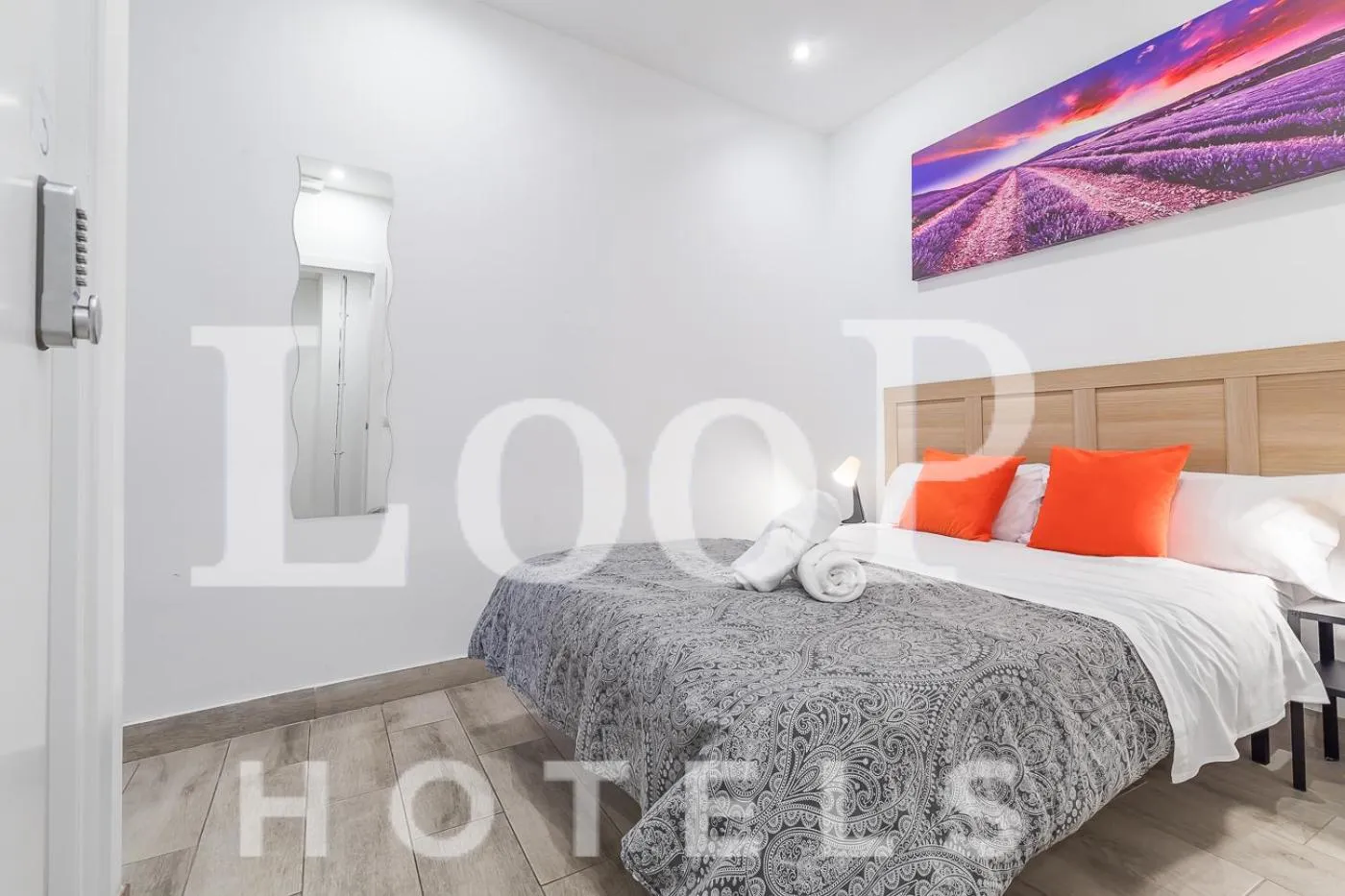 Photo of the whole room, Bed in LooP Las Ventas