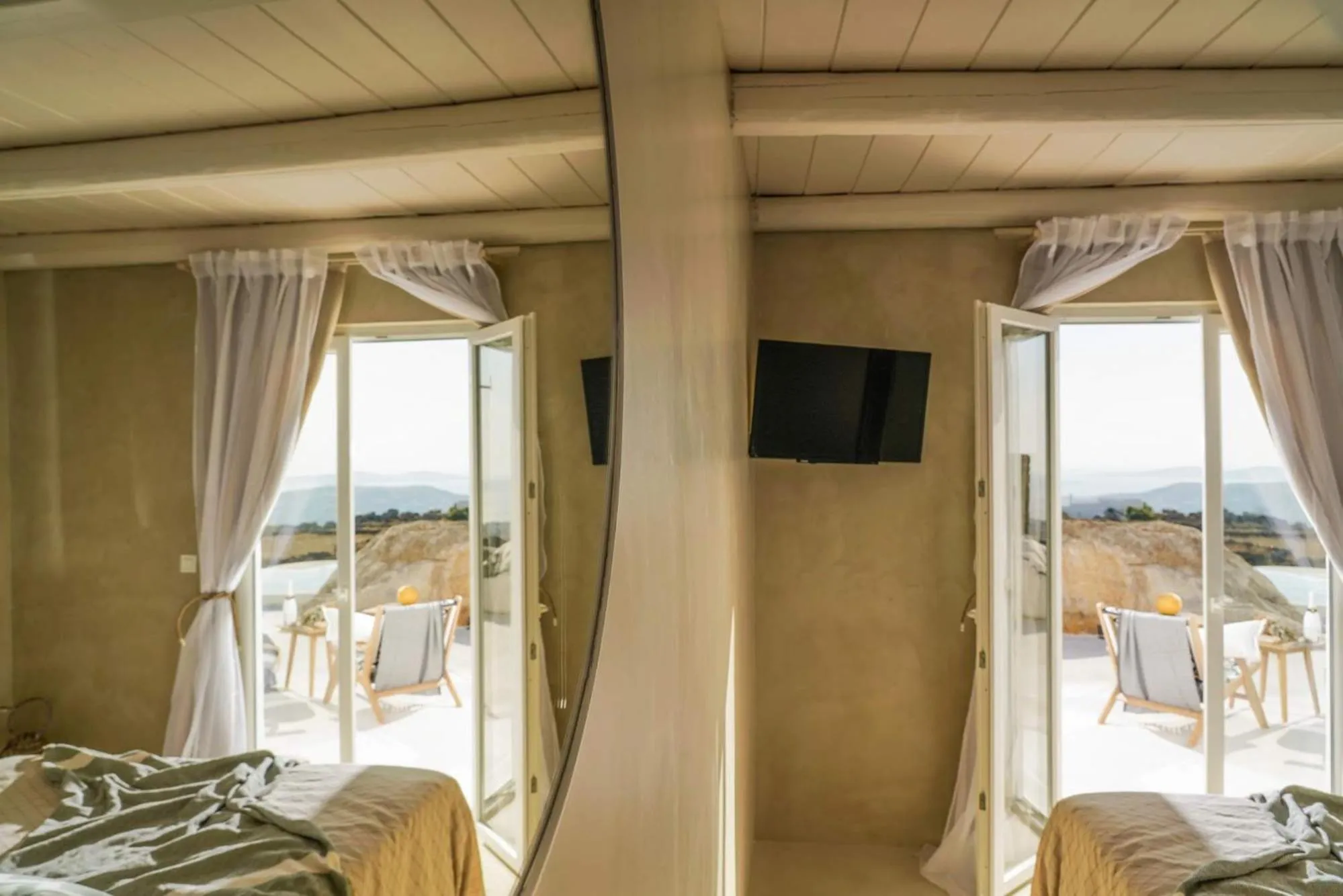 Bed in Mykonos High Villa