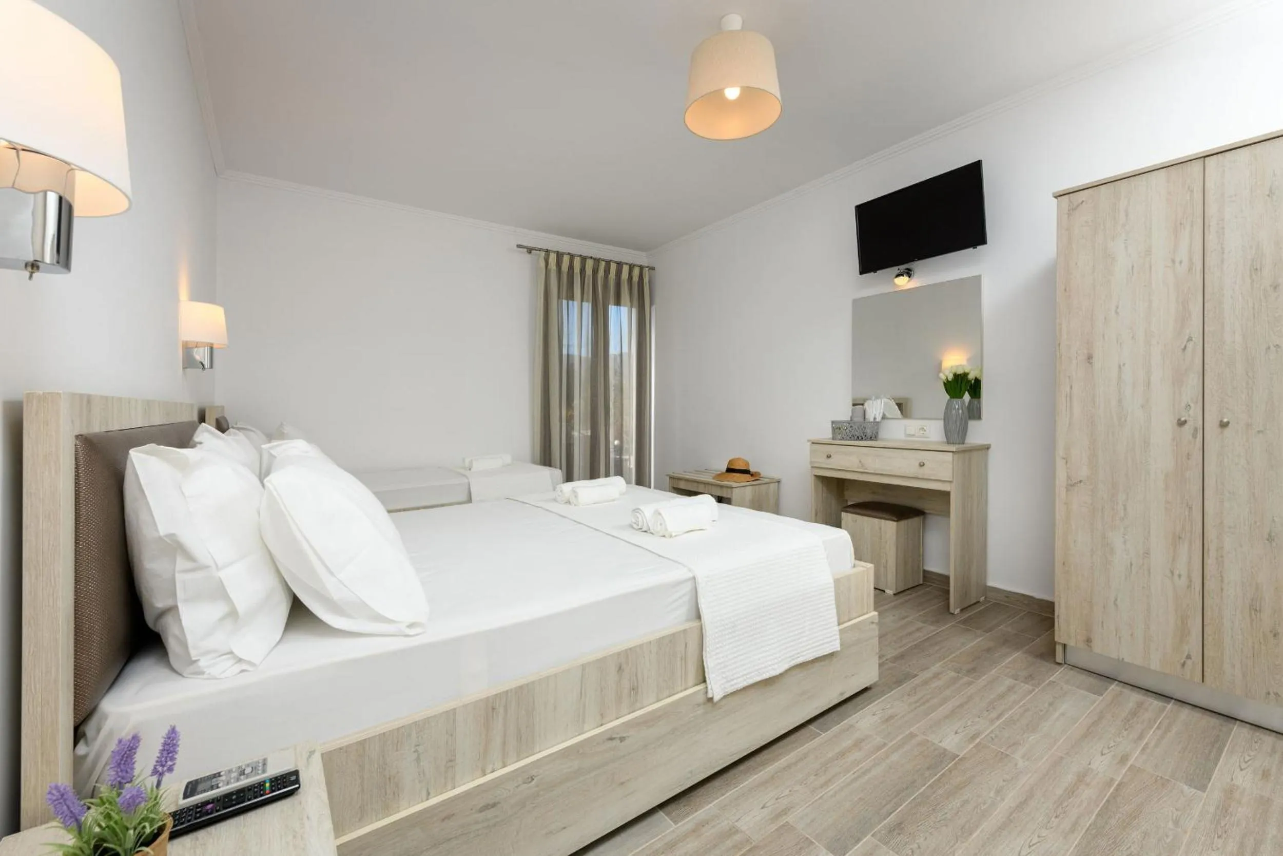 Photo of the whole room, Bed in Aspa's House