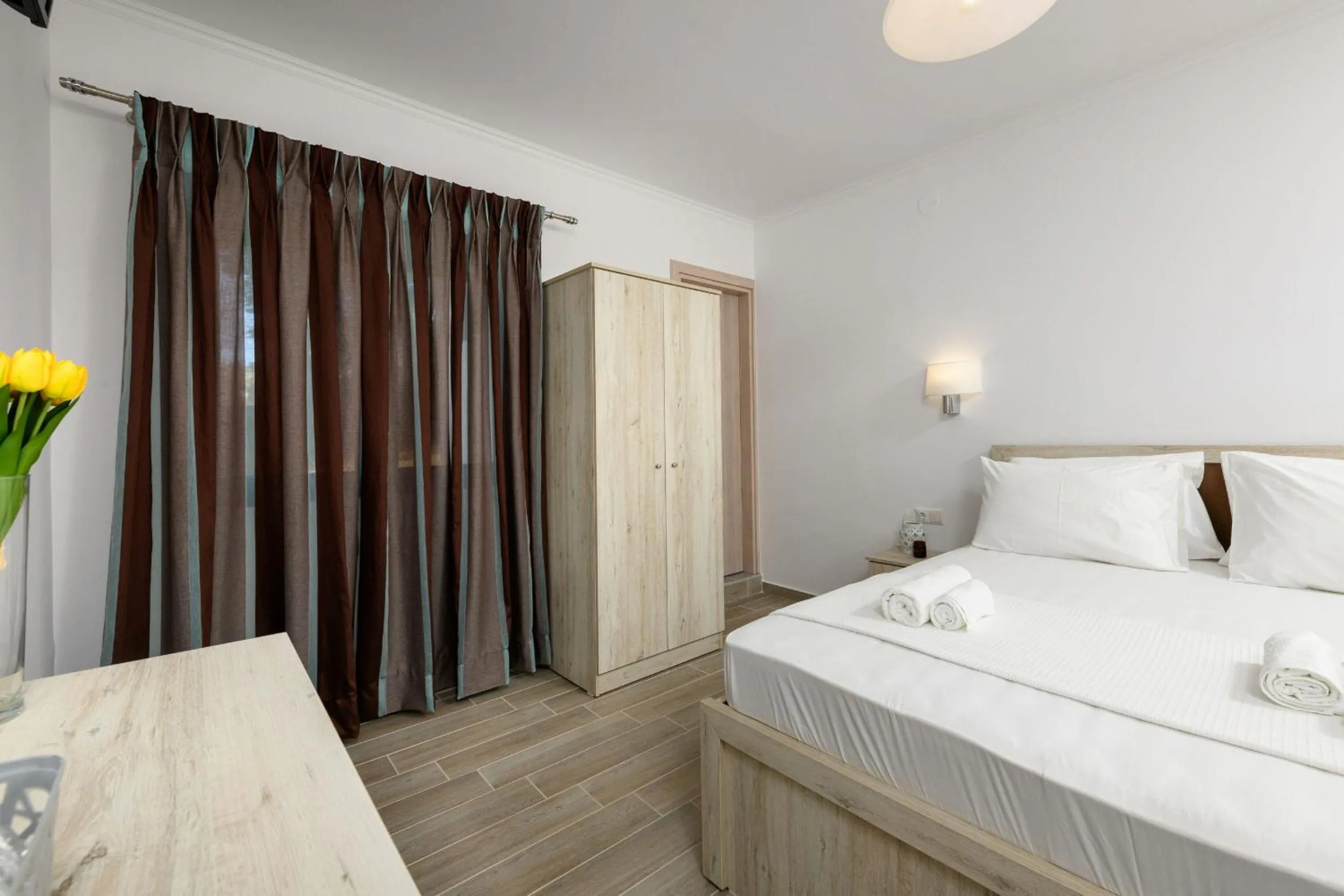 Photo of the whole room, Bed in Aspa's House