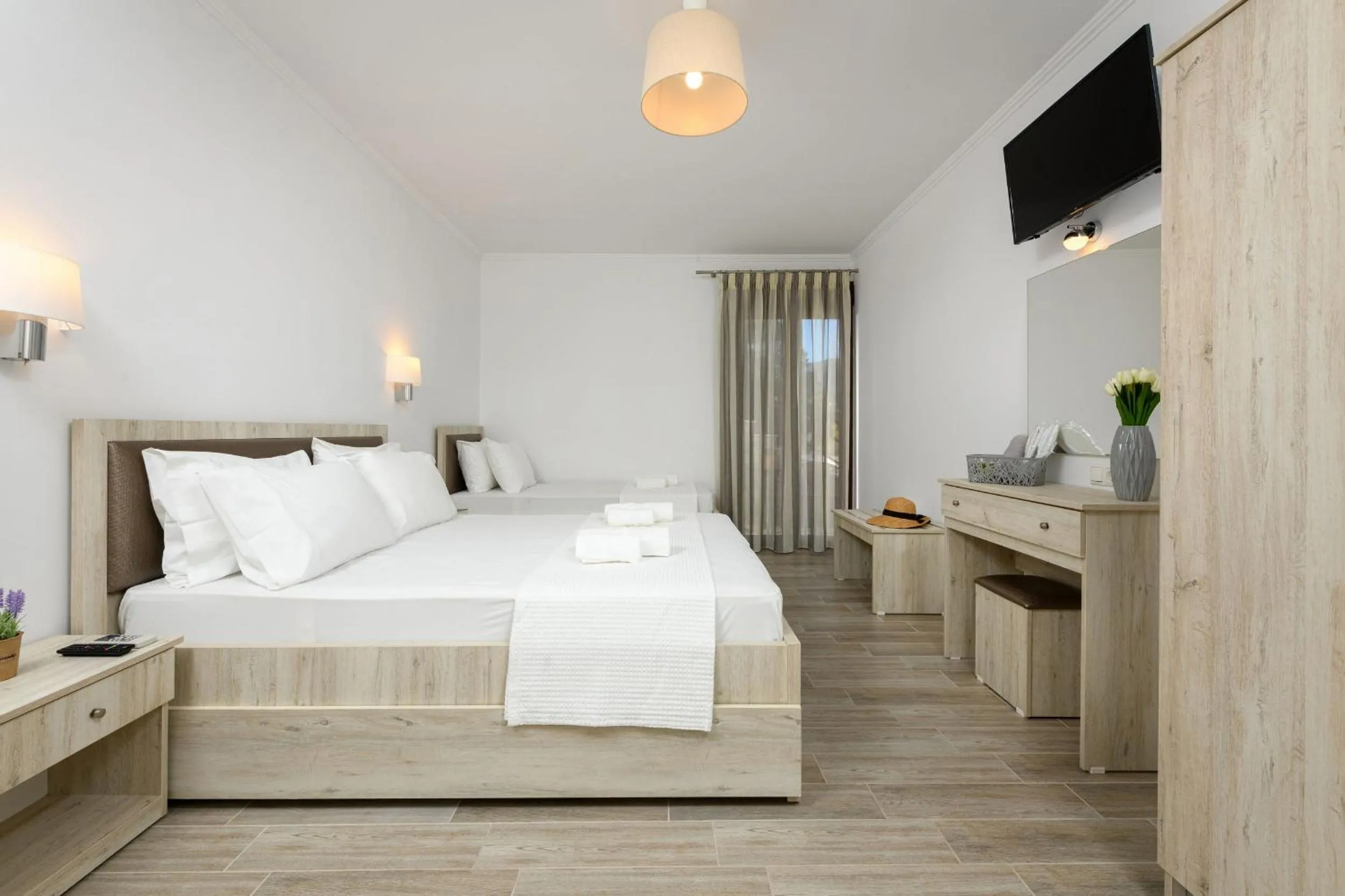 Photo of the whole room, Bed in Aspa's House
