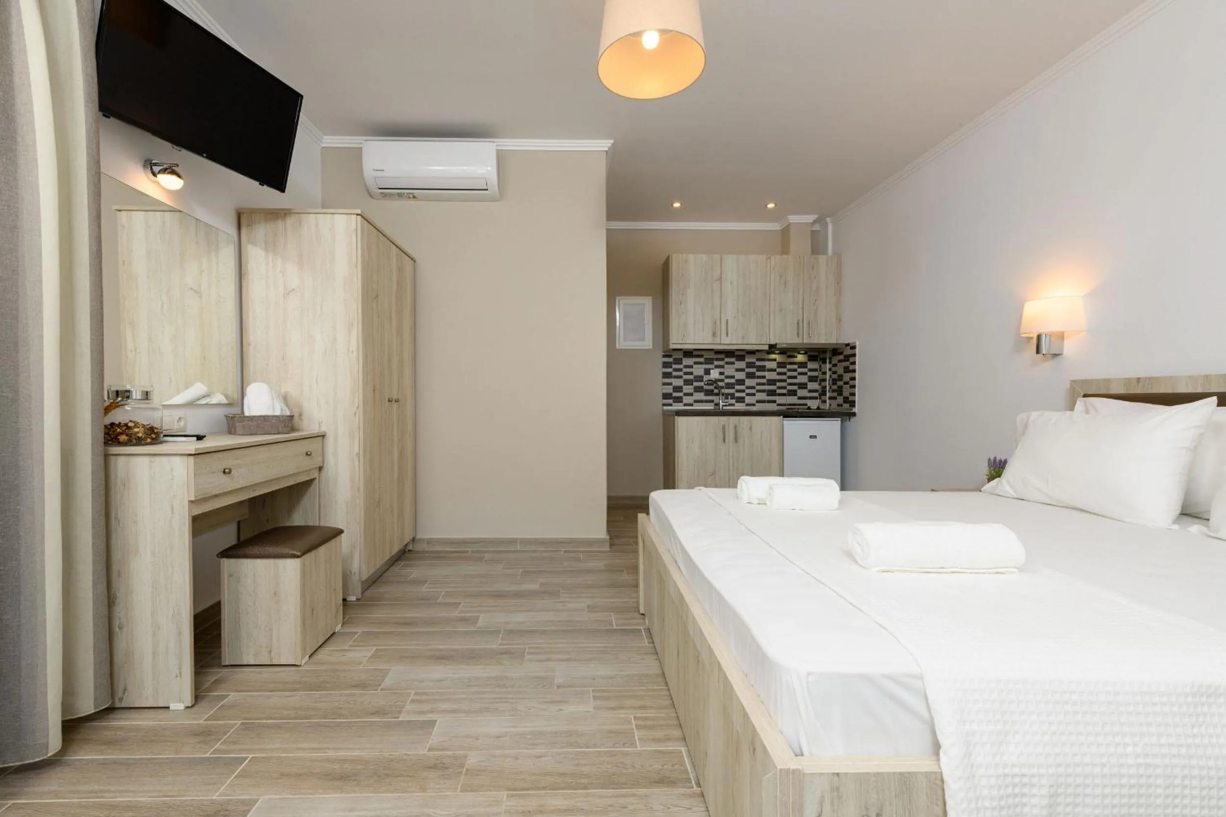 Photo of the whole room, Bed in Aspa's House