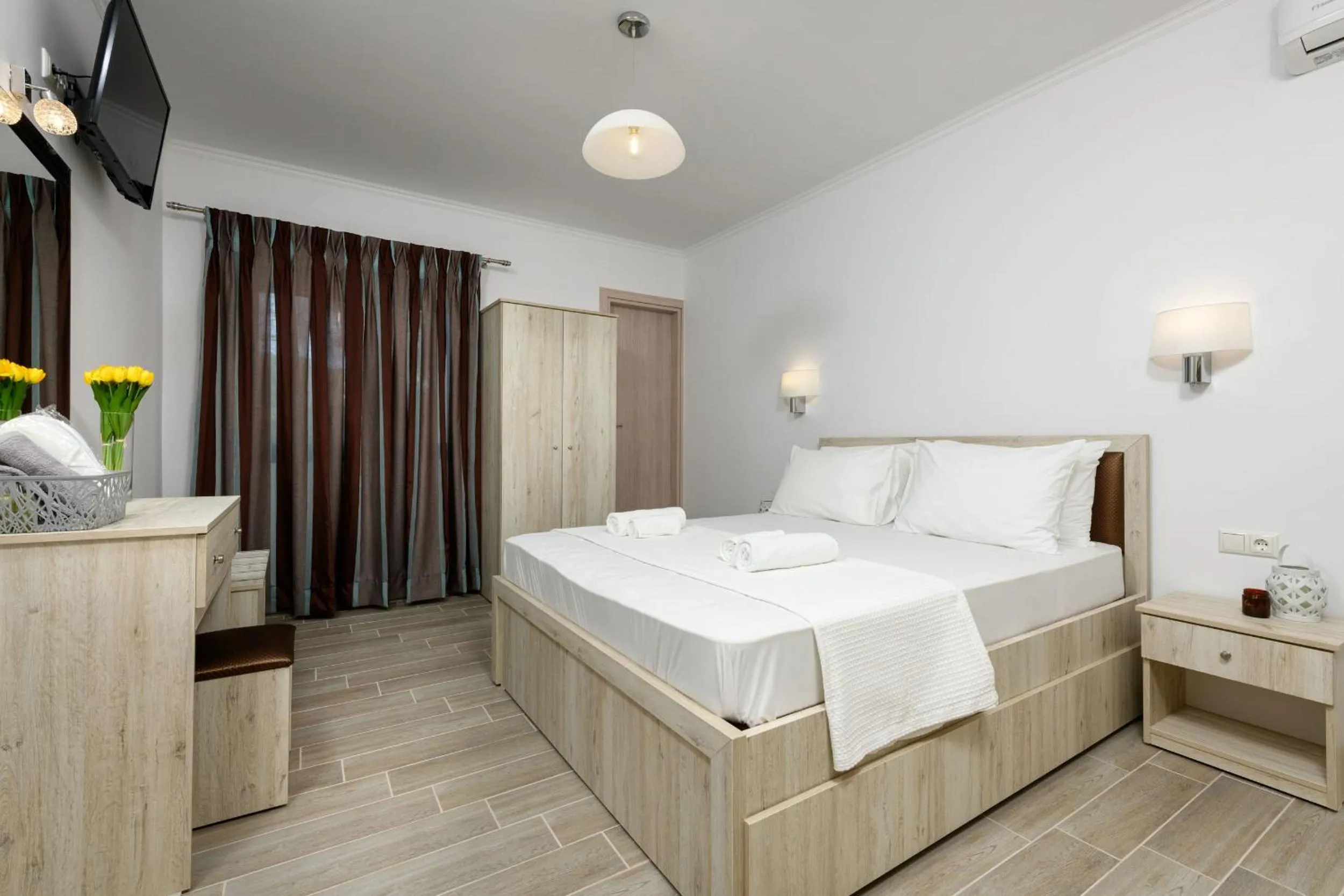 Photo of the whole room, Bed in Aspa's House