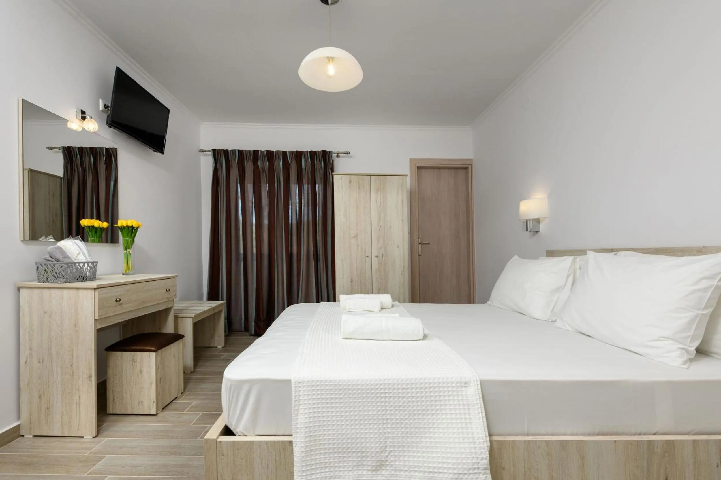 Photo of the whole room, Bed in Aspa's House