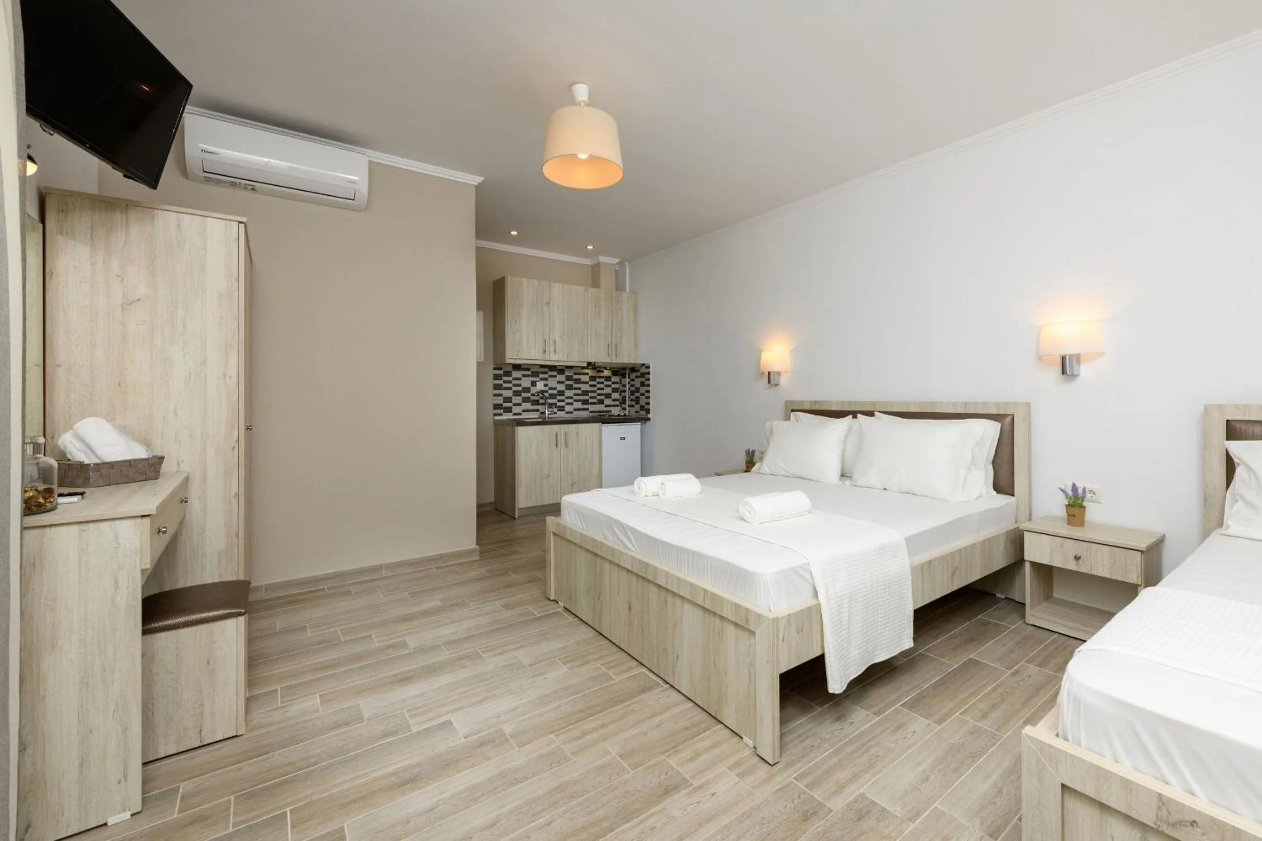 Photo of the whole room, Bed in Aspa's House