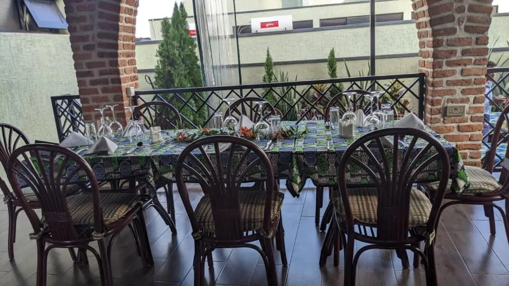 Restaurant/places to eat in Saphir Boutique Hotel