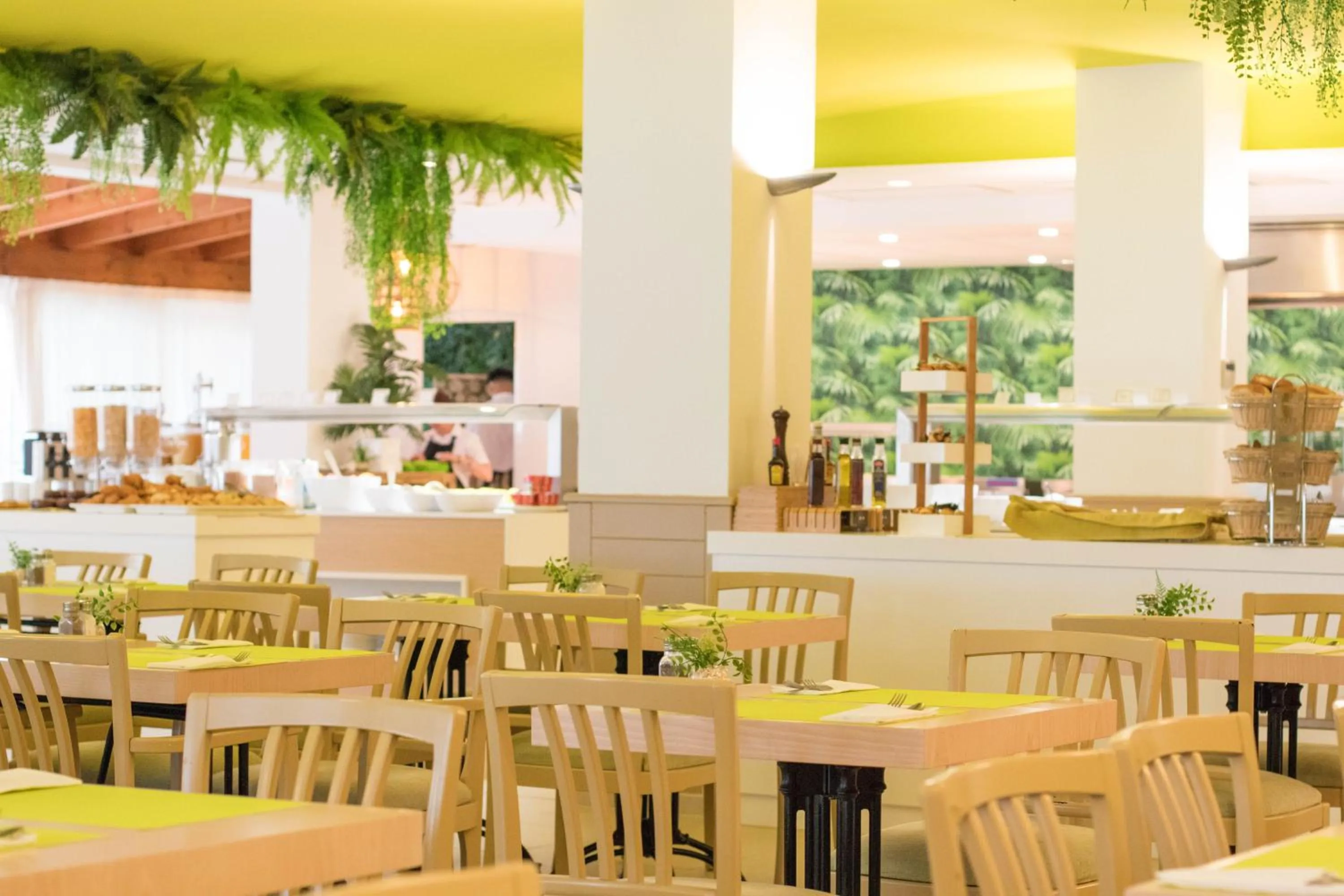 Restaurant/places to eat in Houm Plaza Son Rigo