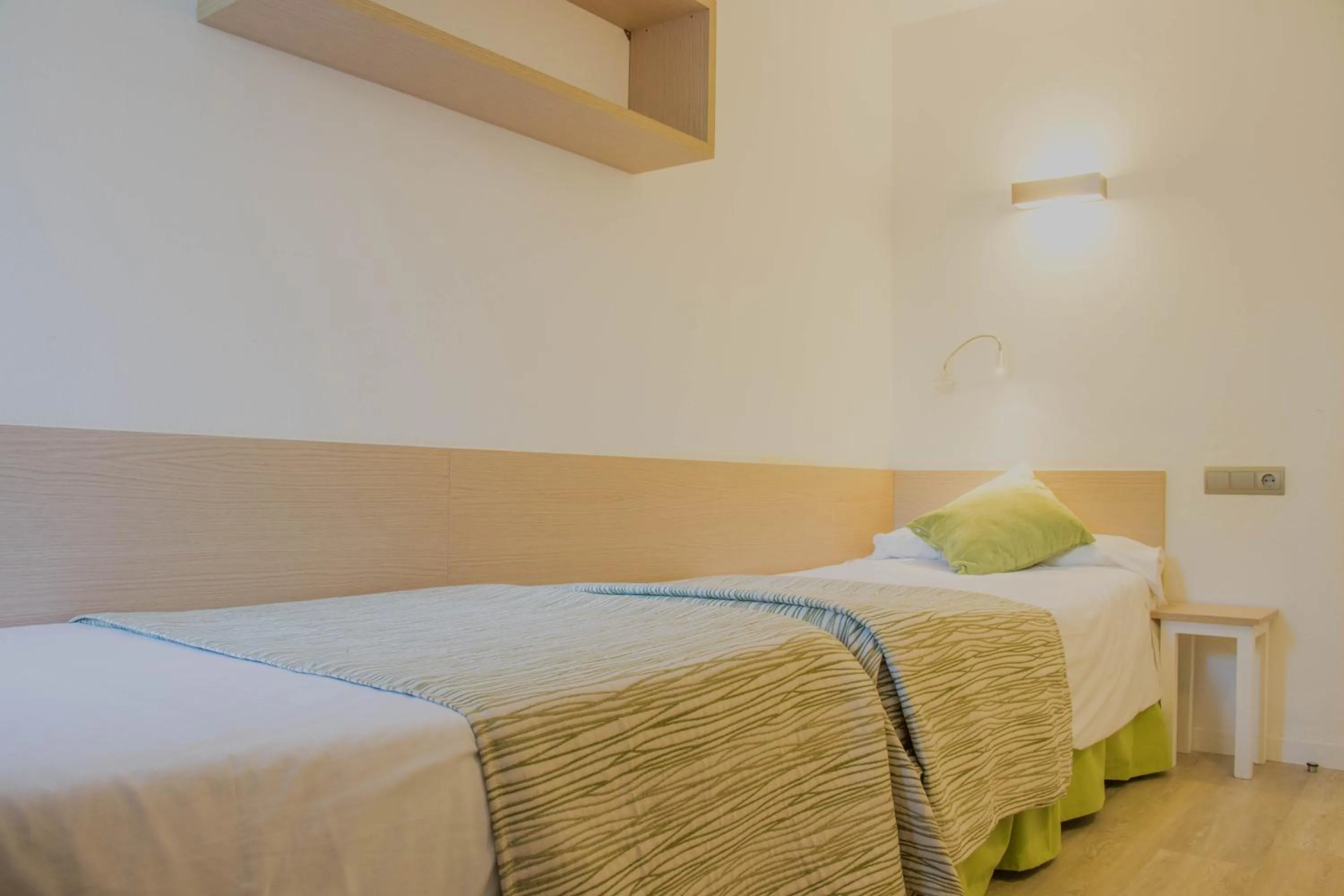 Photo of the whole room, Bed in Houm Plaza Son Rigo