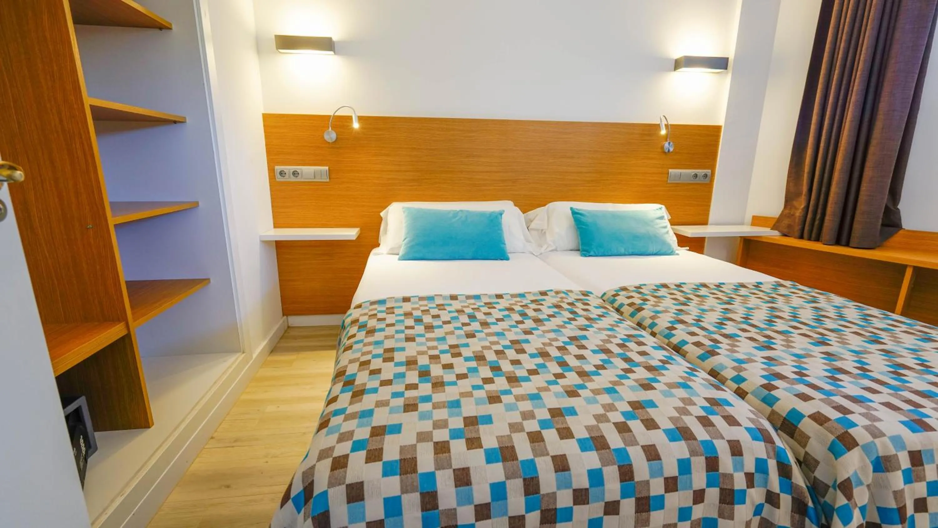 Photo of the whole room, Bed in Houm Plaza Son Rigo