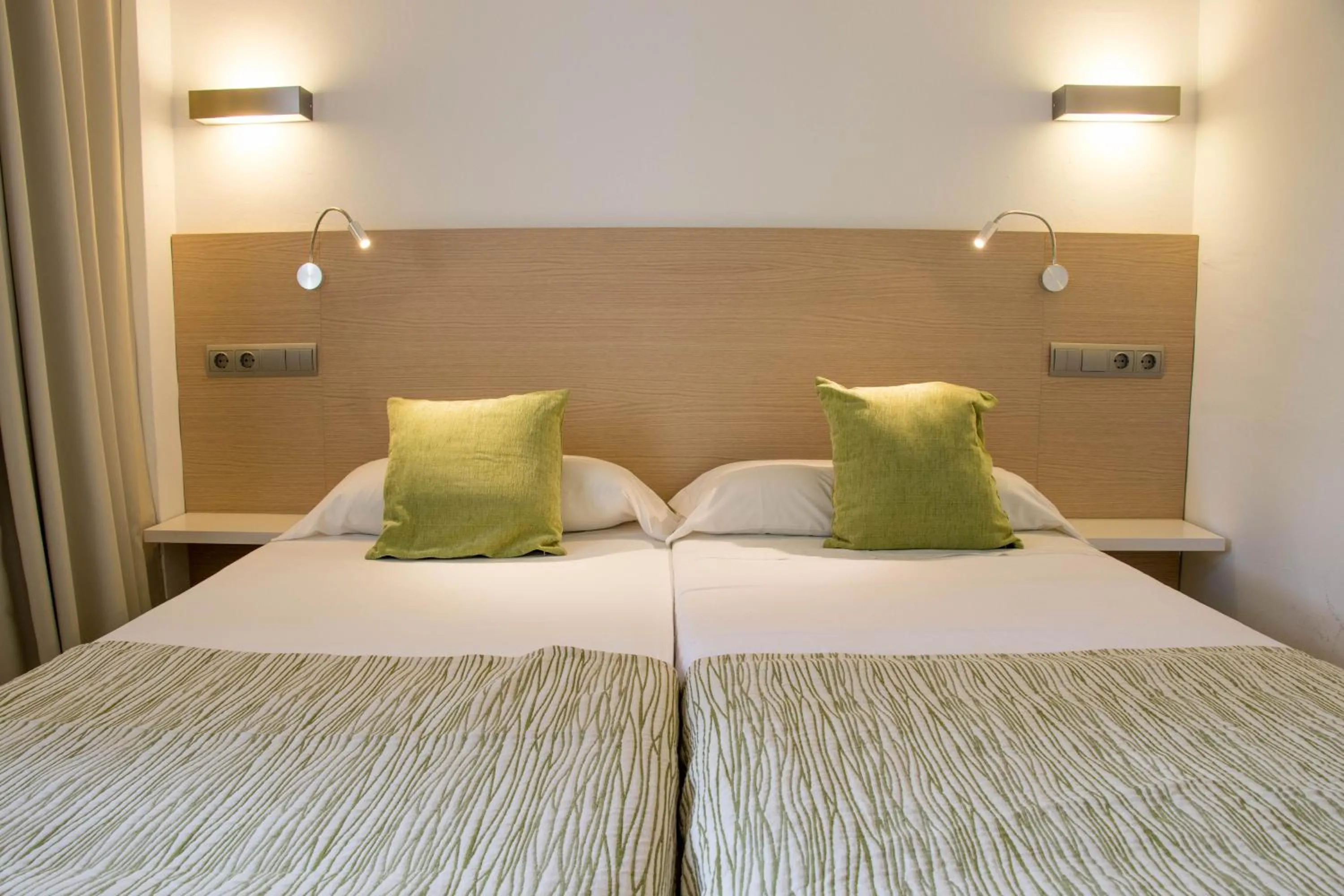 Photo of the whole room, Bed in Houm Plaza Son Rigo