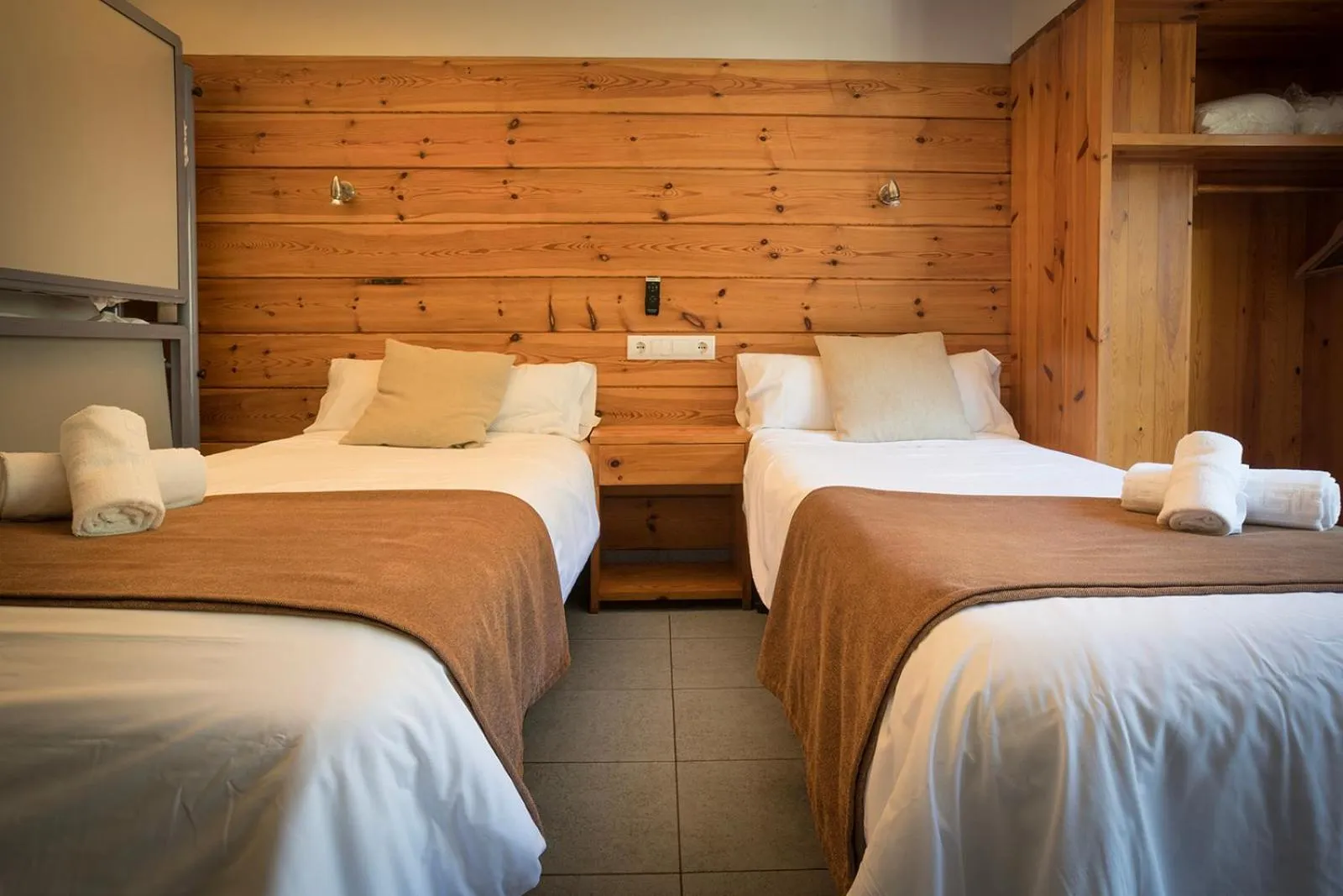 Bed in Hotel Restaurant Les Brases