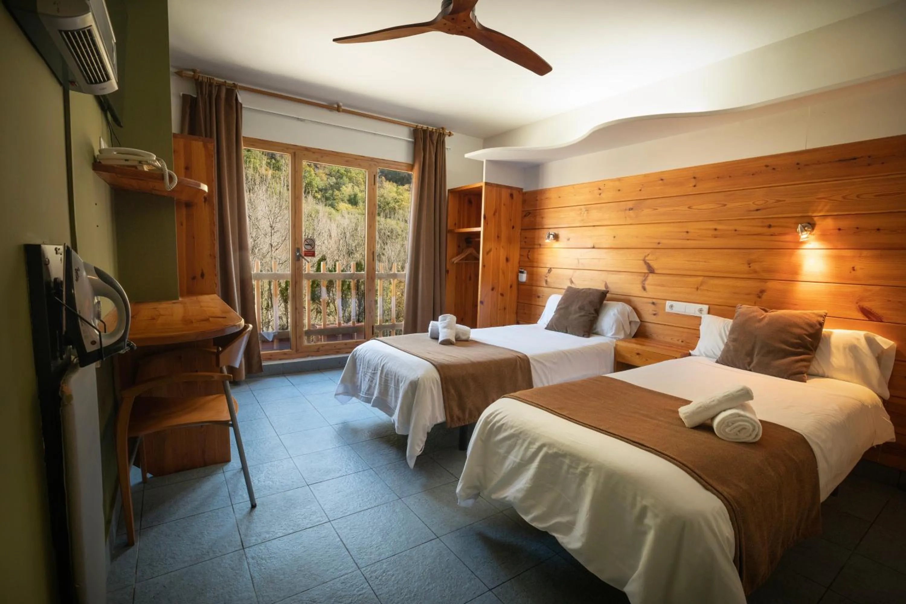 Bed in Hotel Restaurant Les Brases