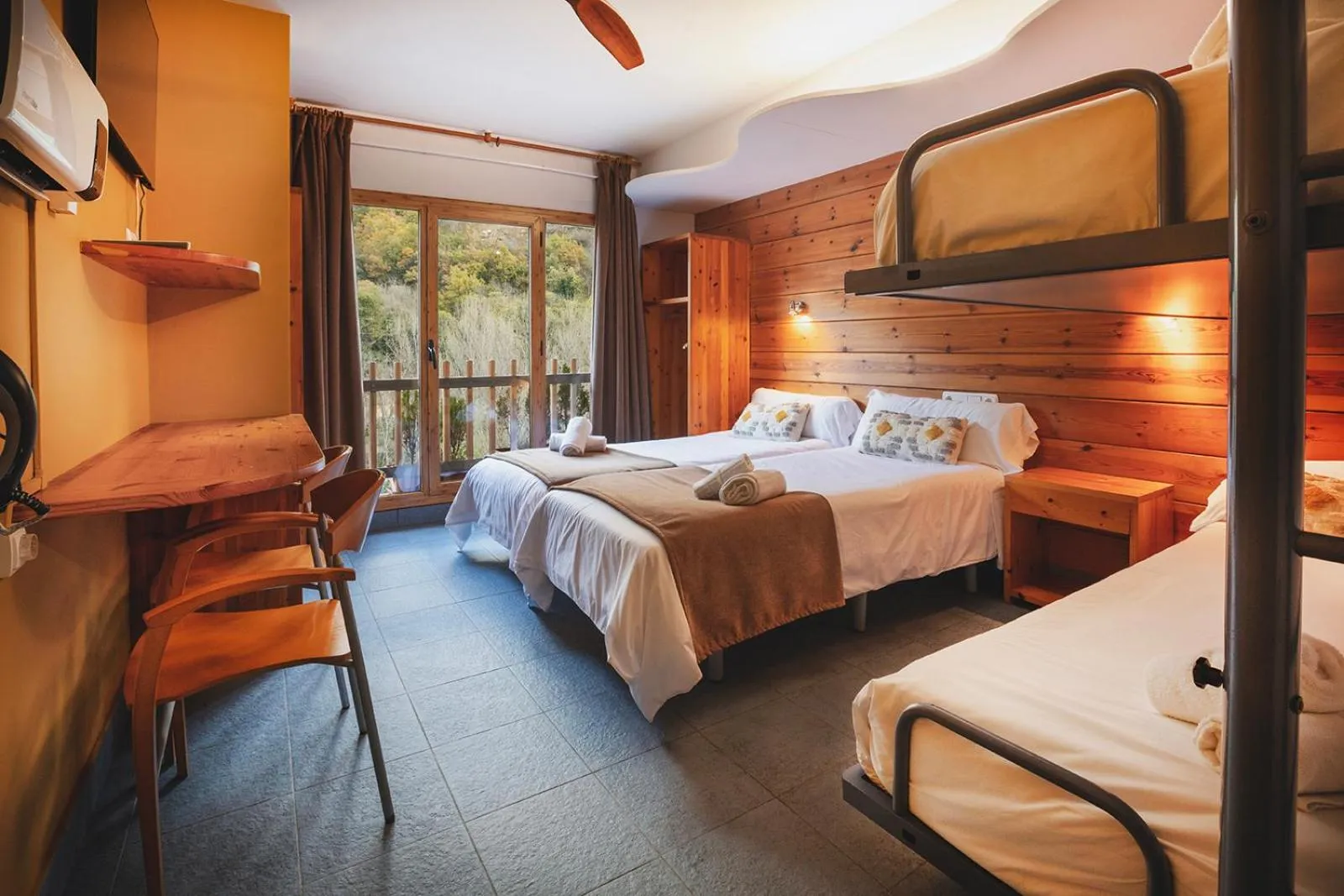 Bed in Hotel Restaurant Les Brases