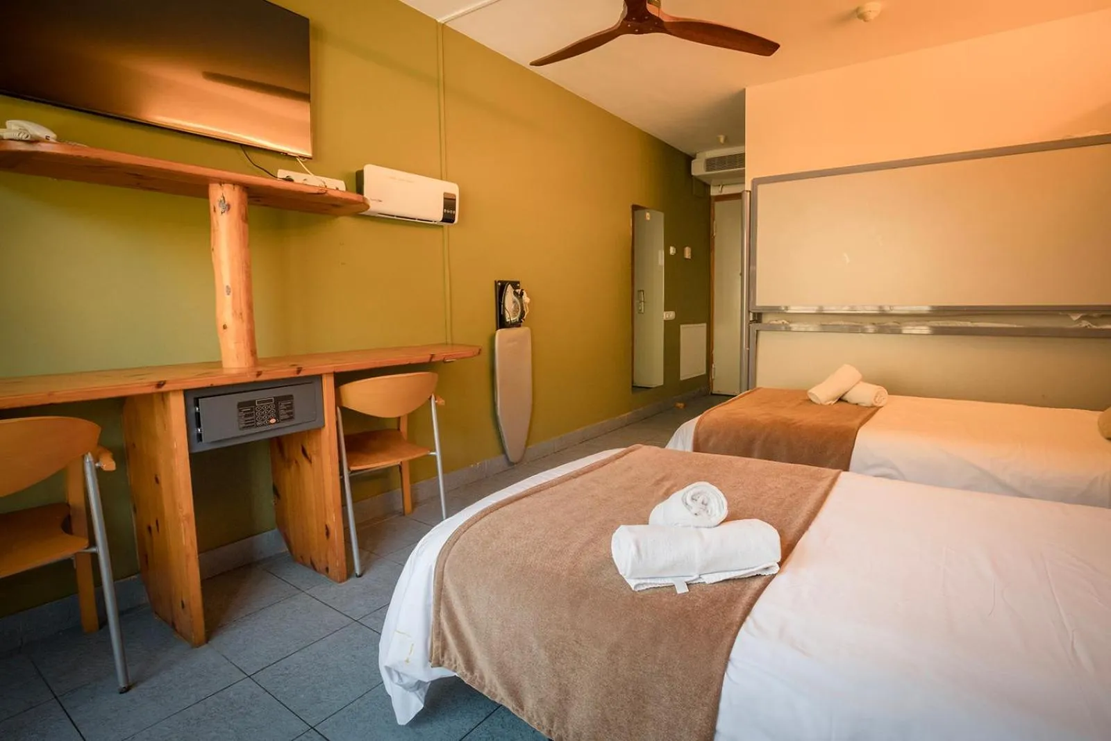 Bed in Hotel Restaurant Les Brases