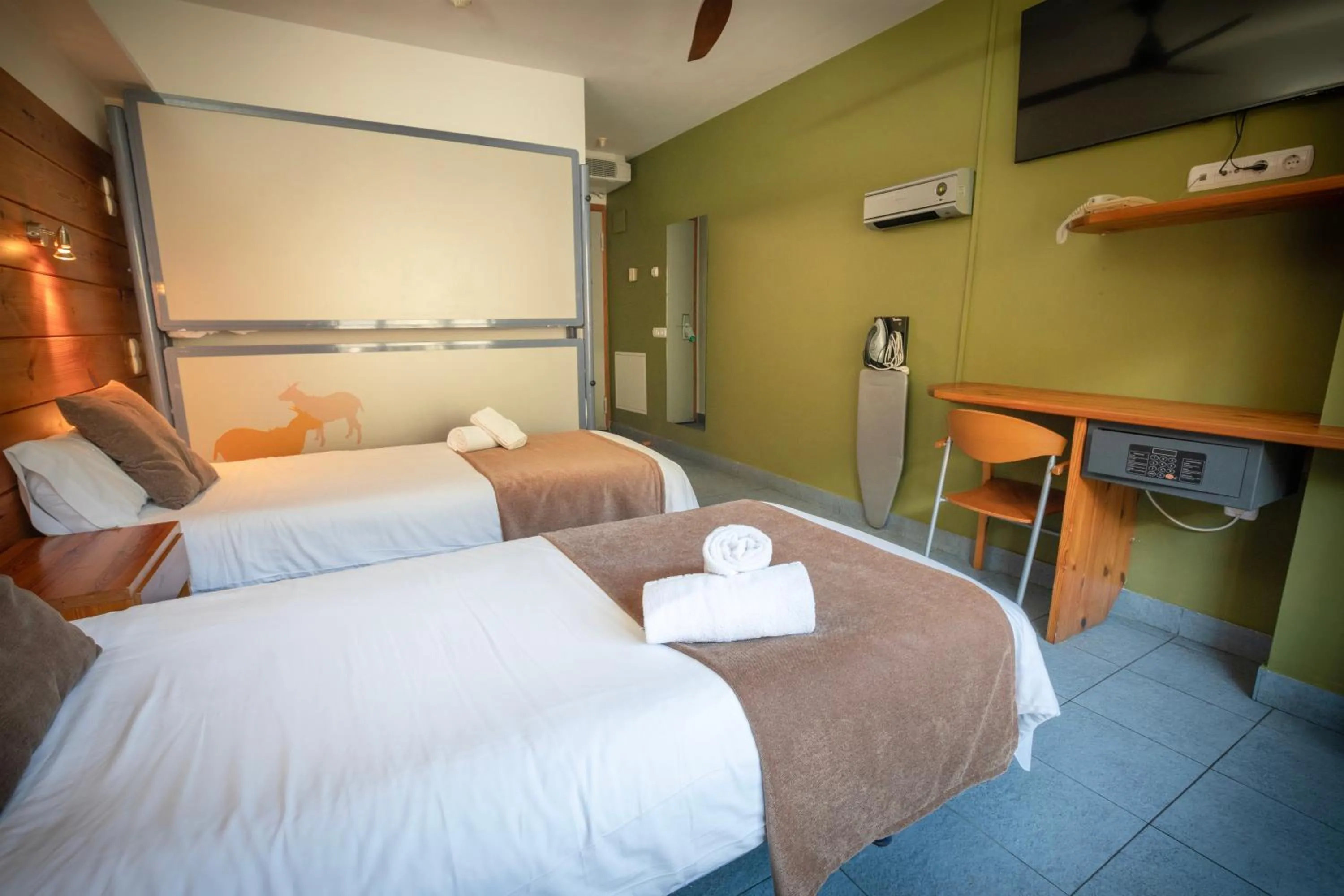 Bed in Hotel Restaurant Les Brases