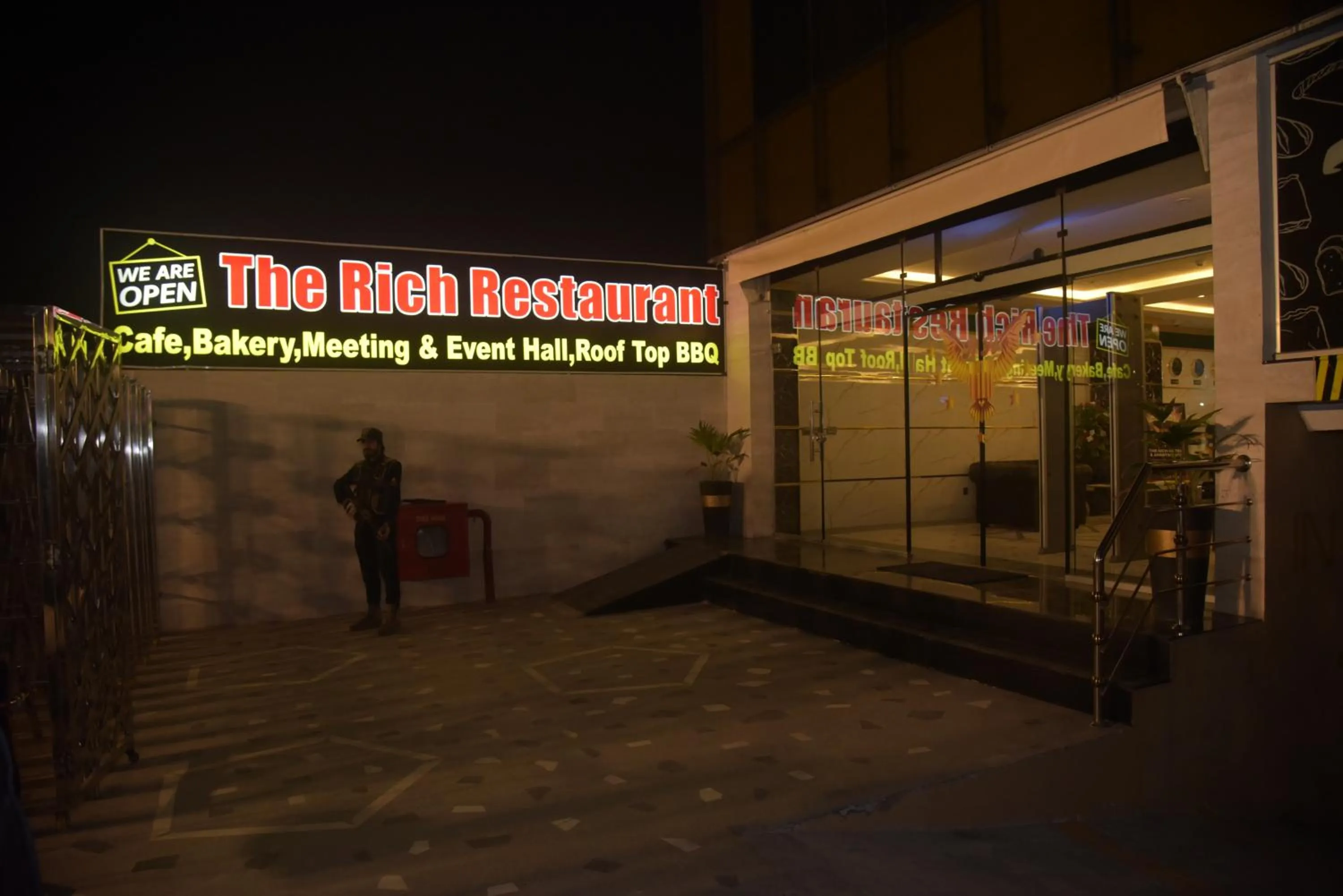 The Rich Hotel & Apartments