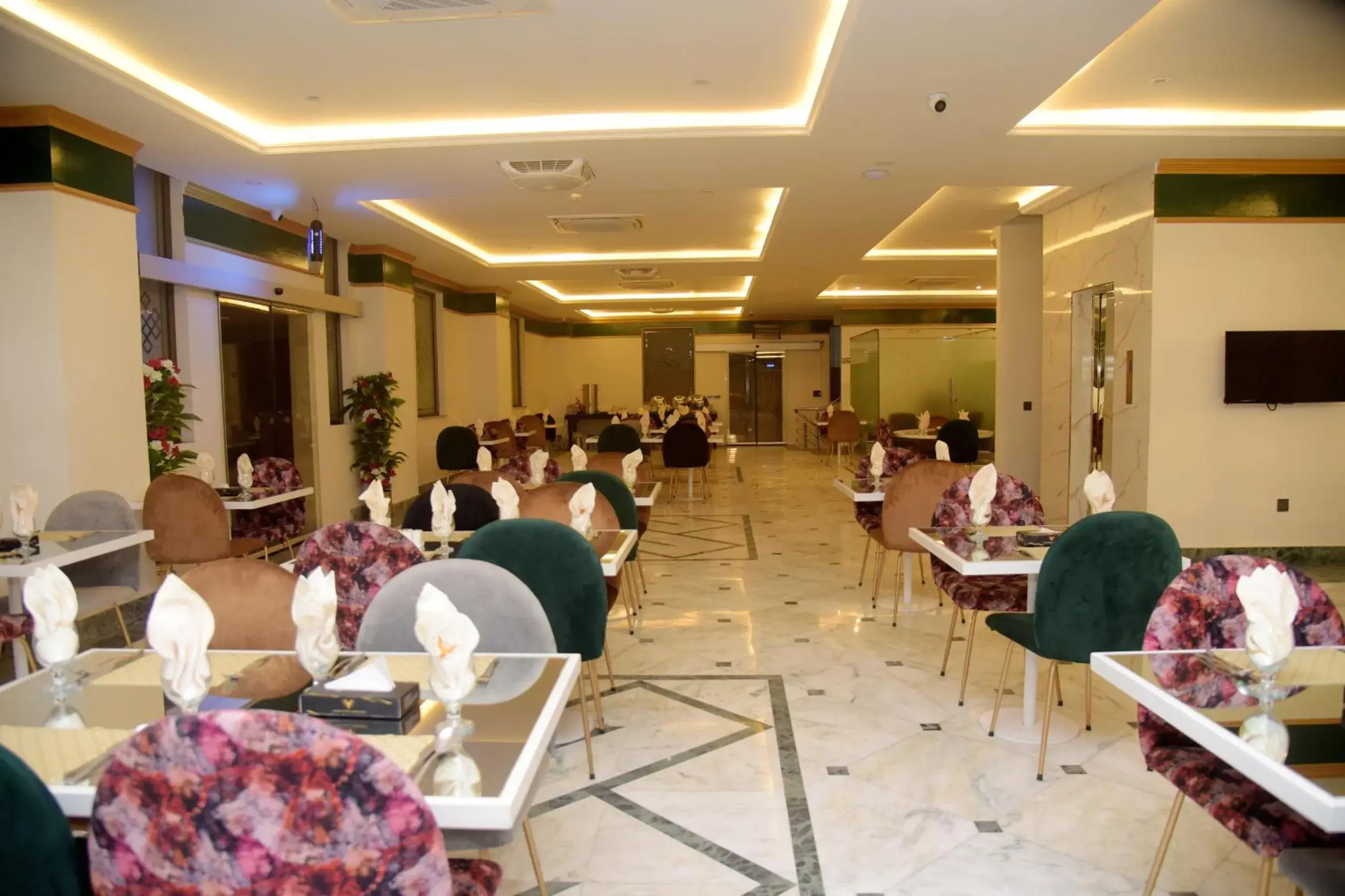 Restaurant/places to eat in The Rich Hotel & Apartments Restaurant/places to eat in The Rich Hotel & Apartments