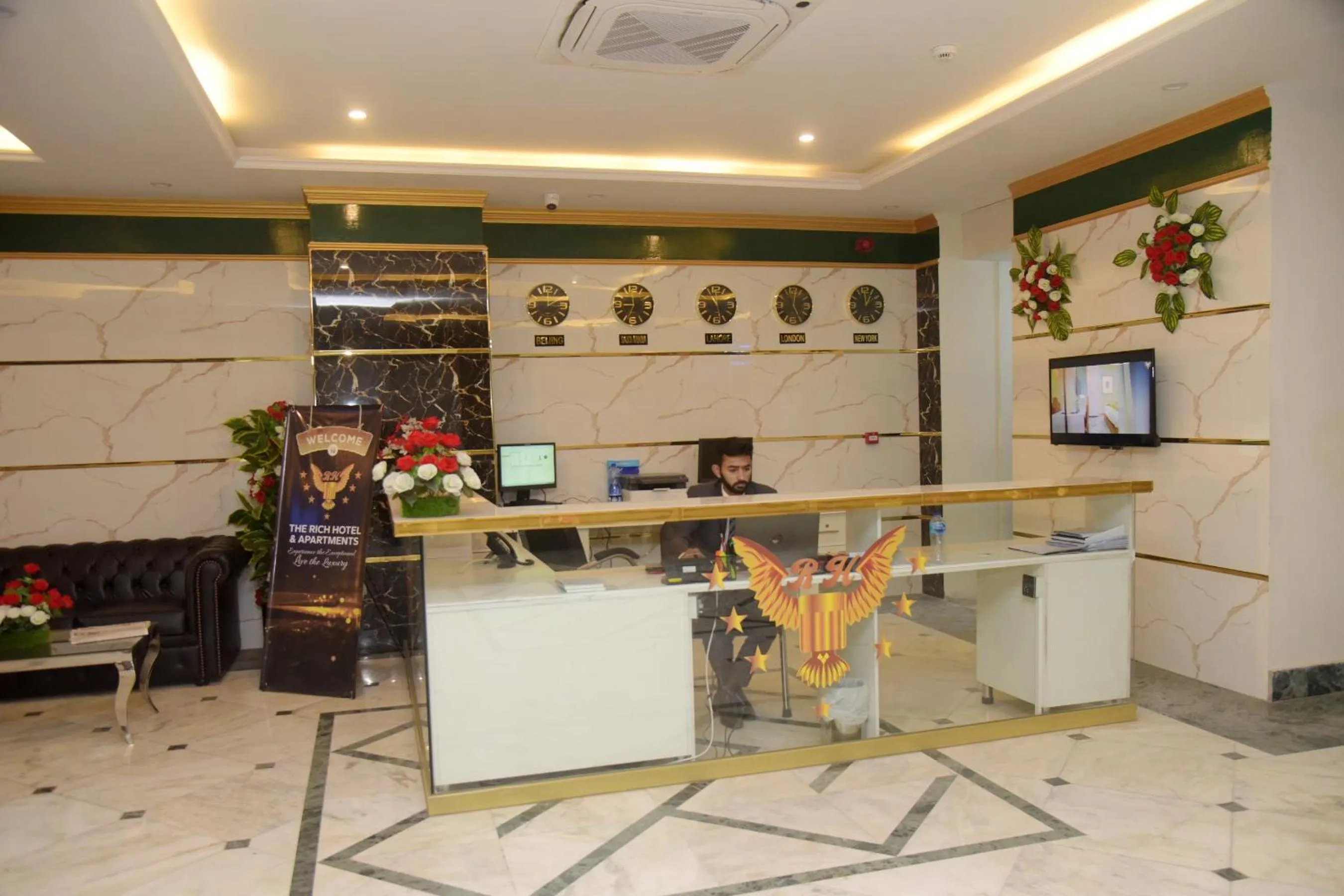 Lobby or reception in The Rich Hotel & Apartments
