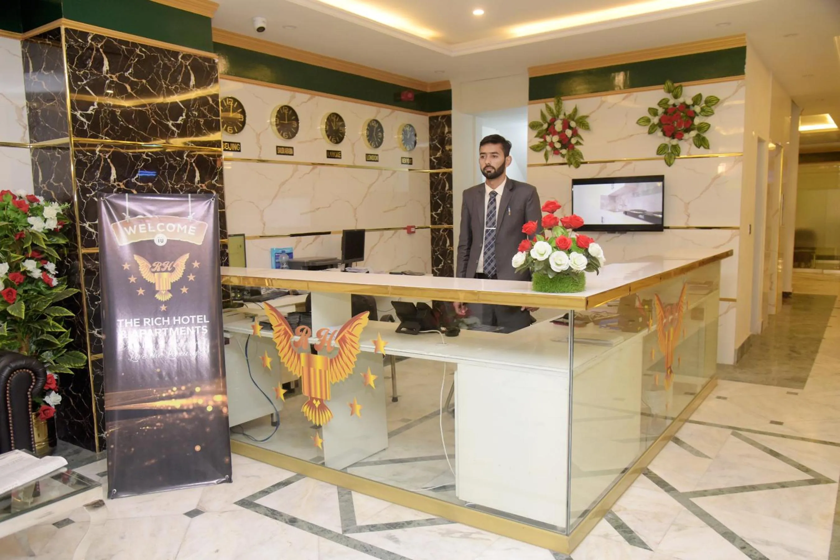 Lobby or reception in The Rich Hotel & Apartments