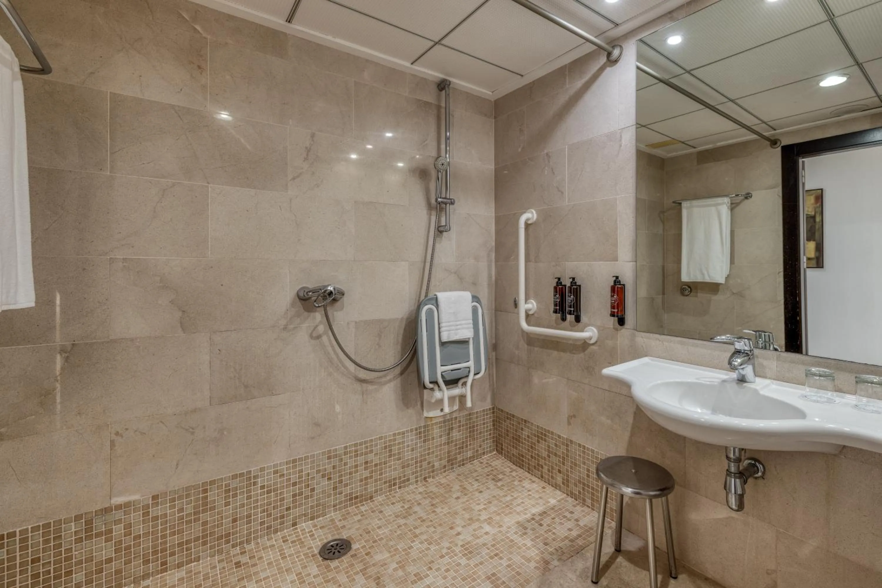 Bathroom in Senator Águilas