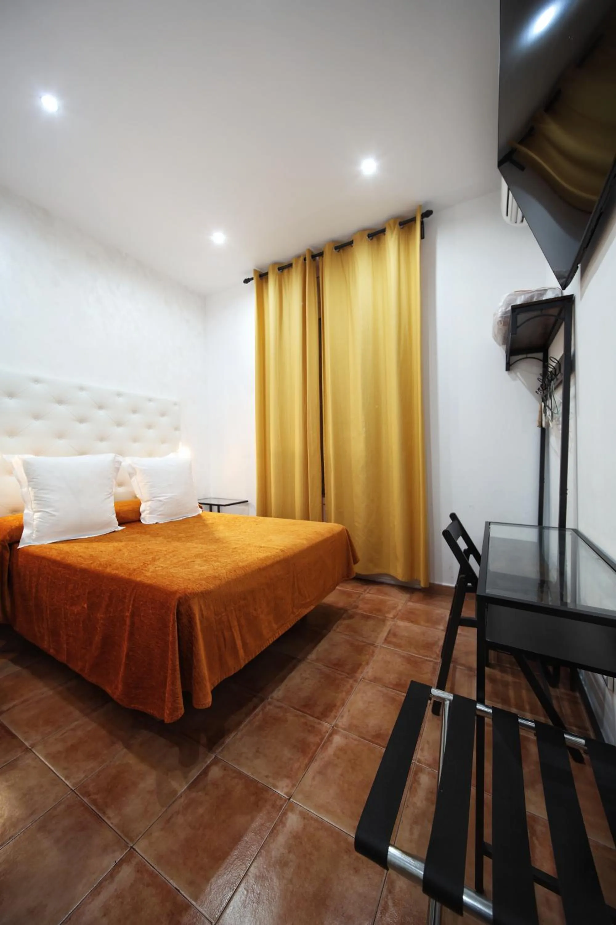 TV and multimedia, Bed in Hostal Las Fuentes