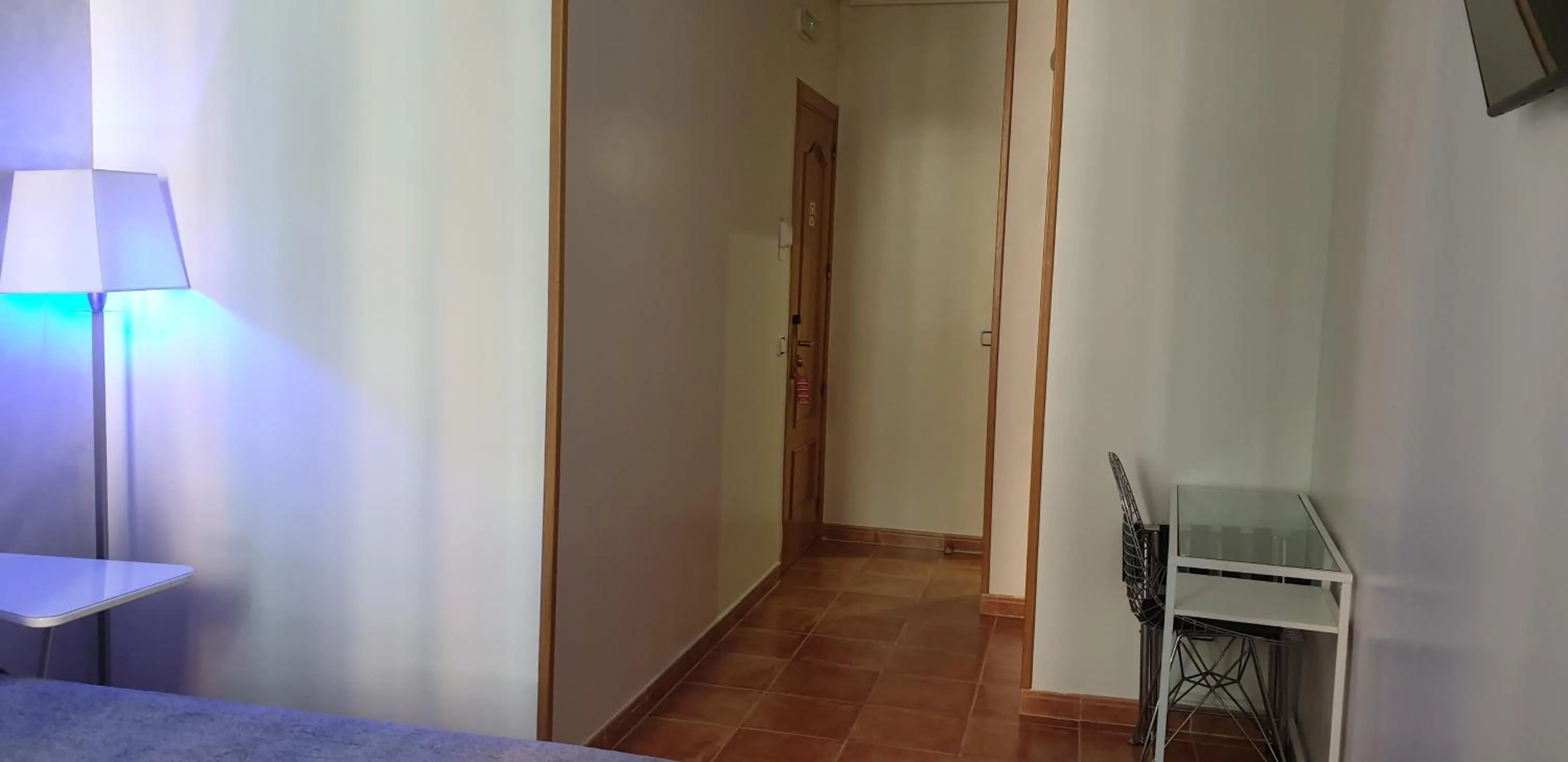 TV and multimedia, Bed in Hostal Las Fuentes